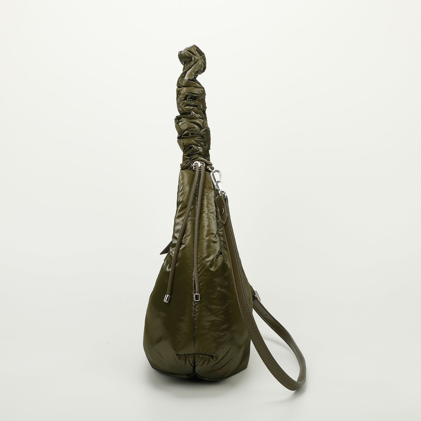 BORSA HOBO IN NYLON CON MANICO ARRICCIATO