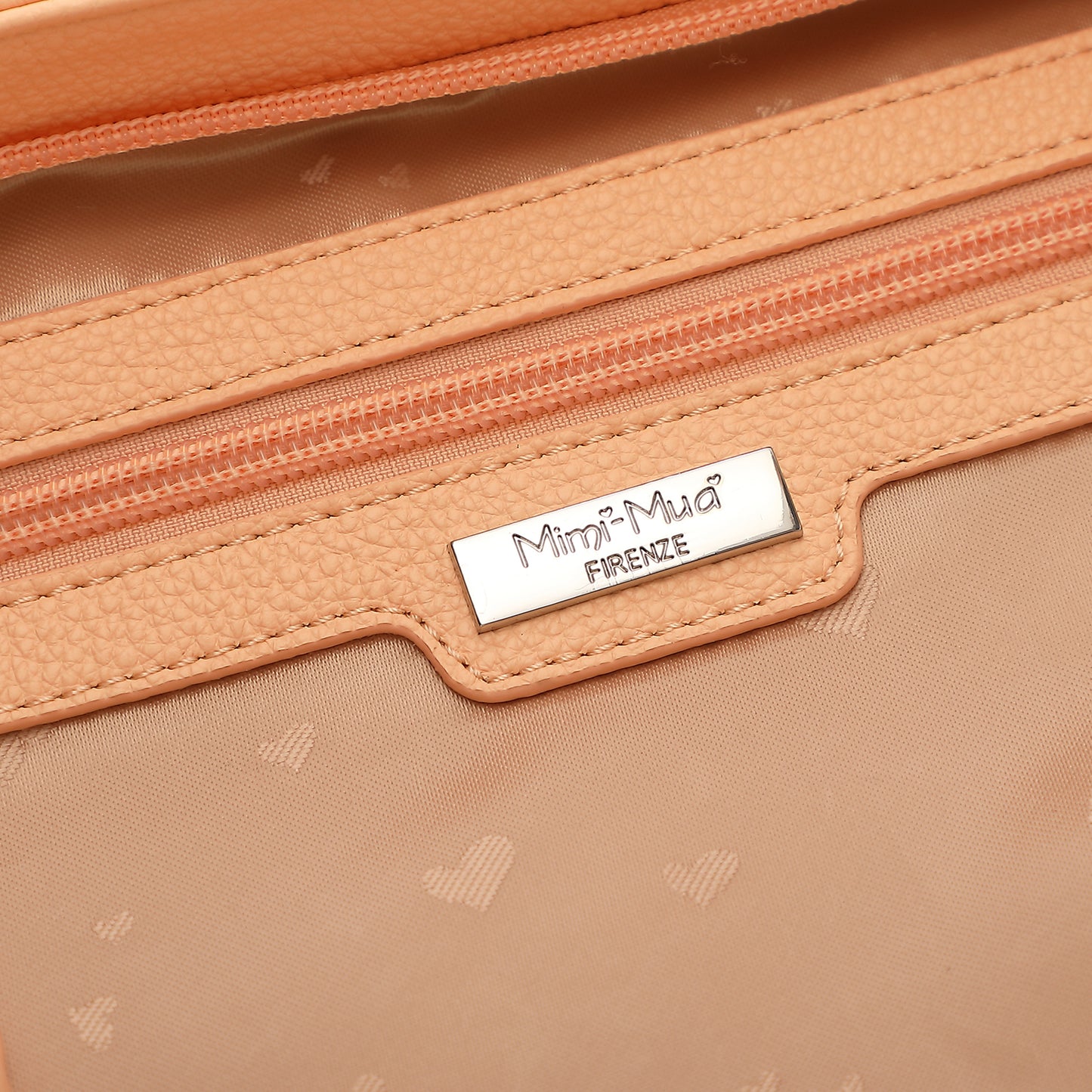 BORSA A BUSTA CON BORCHIE E OCCHIELLI