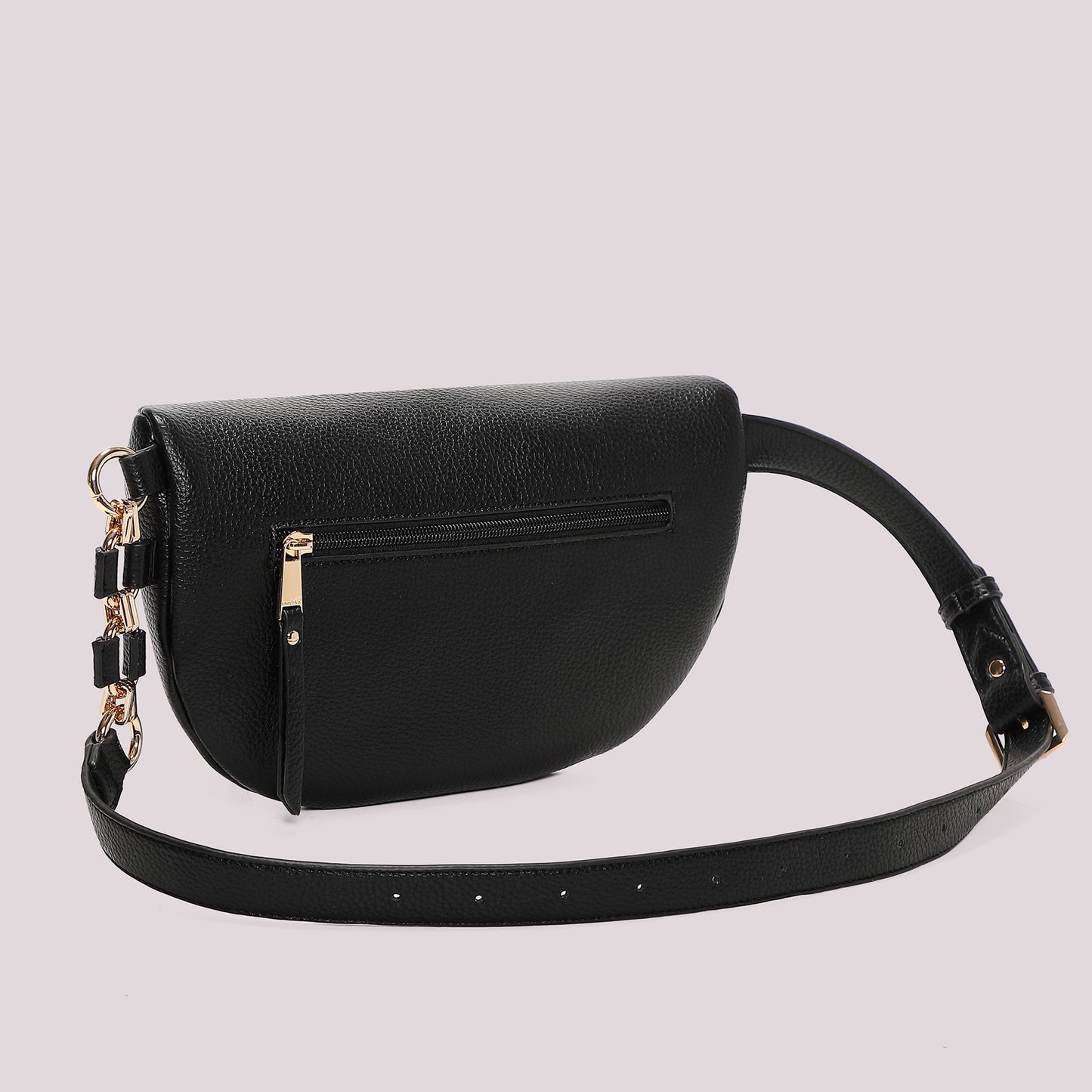 MARSUPIO CON CATENA SUL MANICO