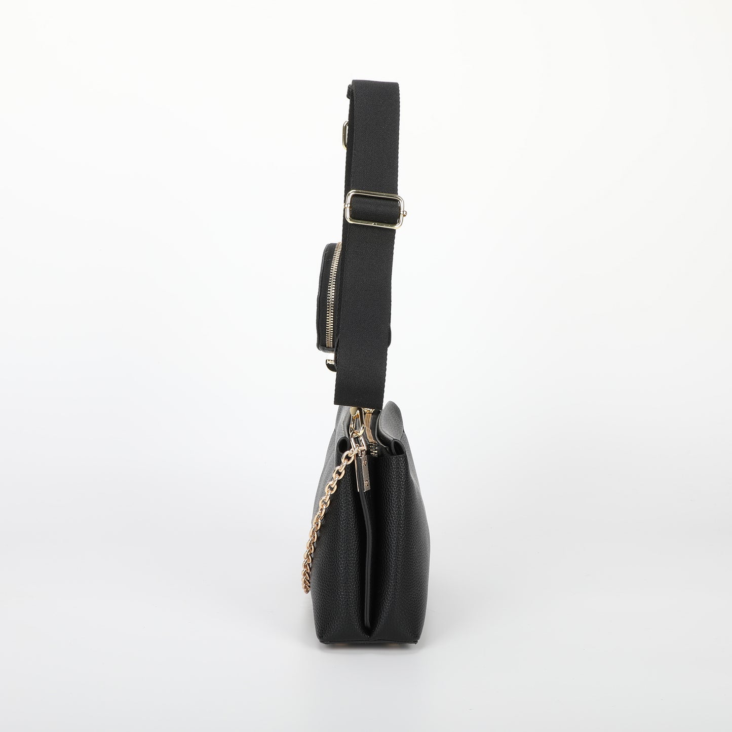 BORSA A TRACOLLA CON DETTAGLIO APPESO