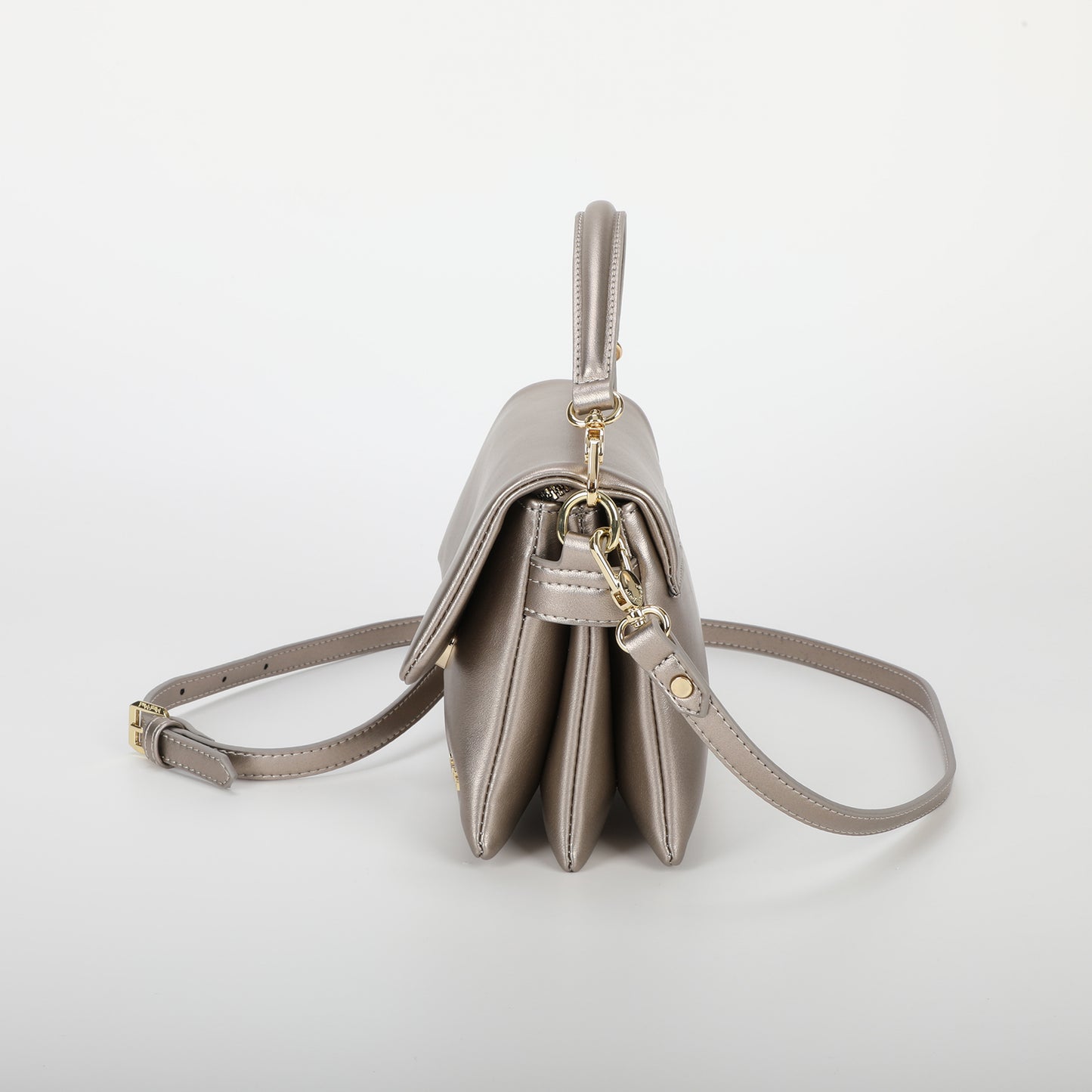 BORSA A TRACOLLA CON CHIUSURA TONDA ORO
