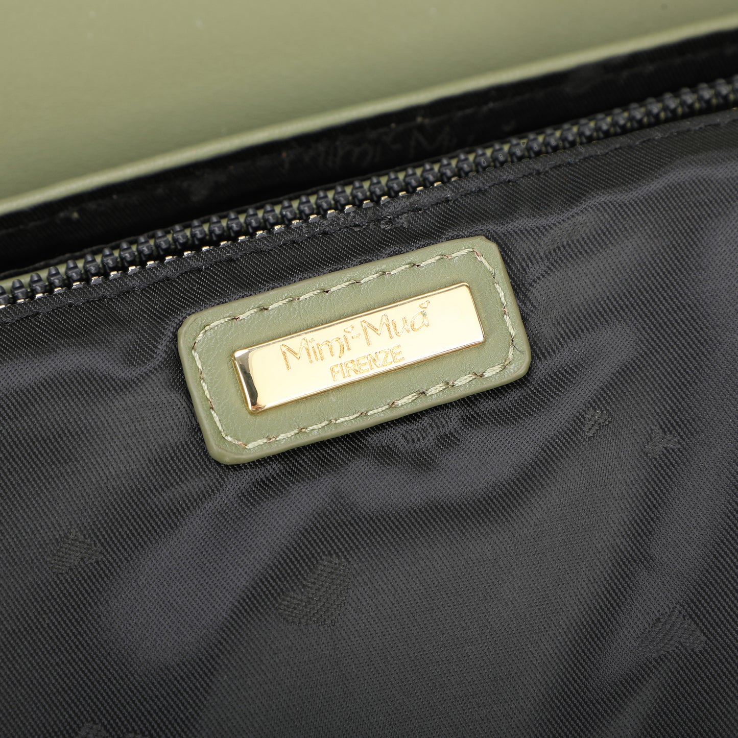 BORSA A TRACOLLA CON CHIUSURA TONDA ORO