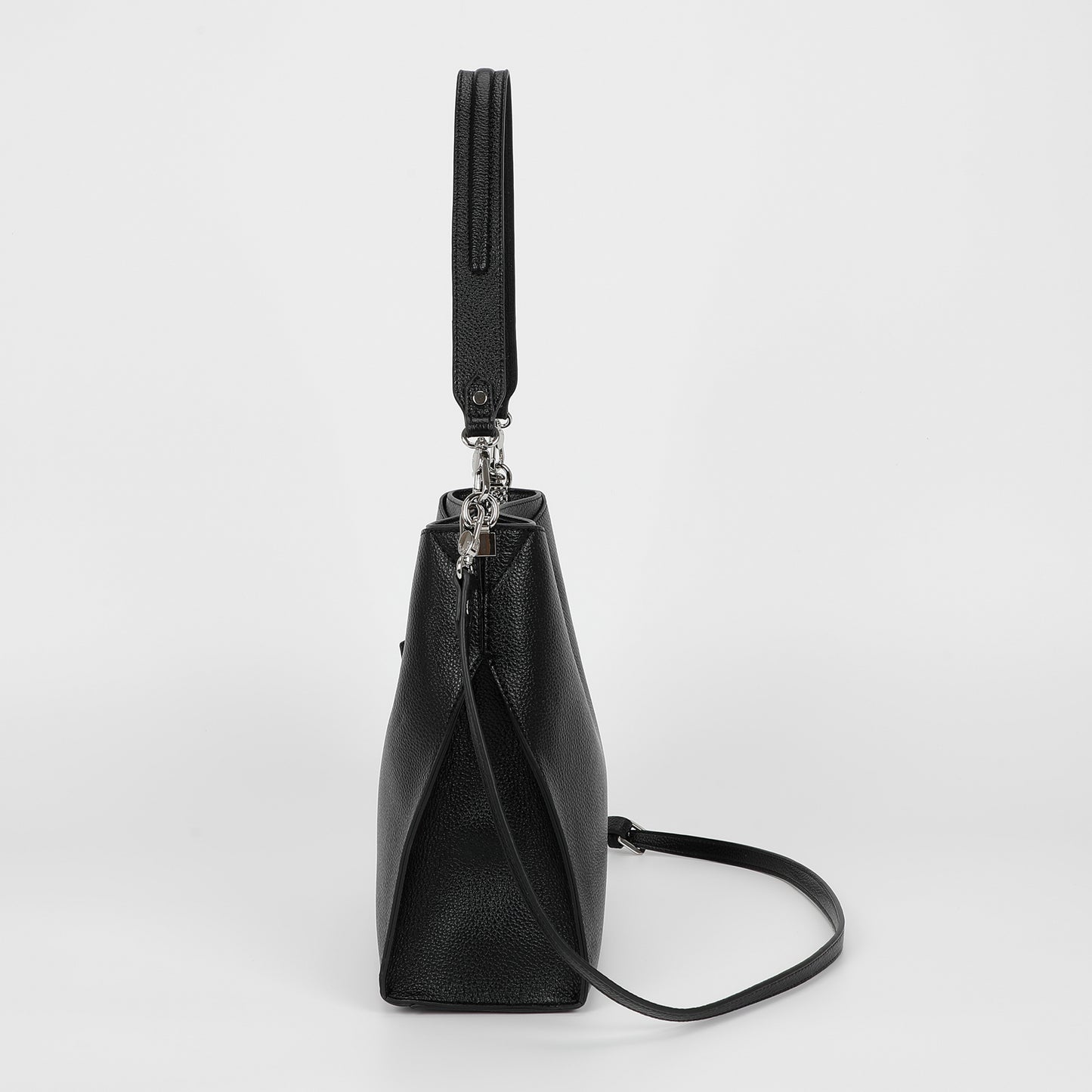 BORSA A SPALLA GRANDE CON BORDI NERI