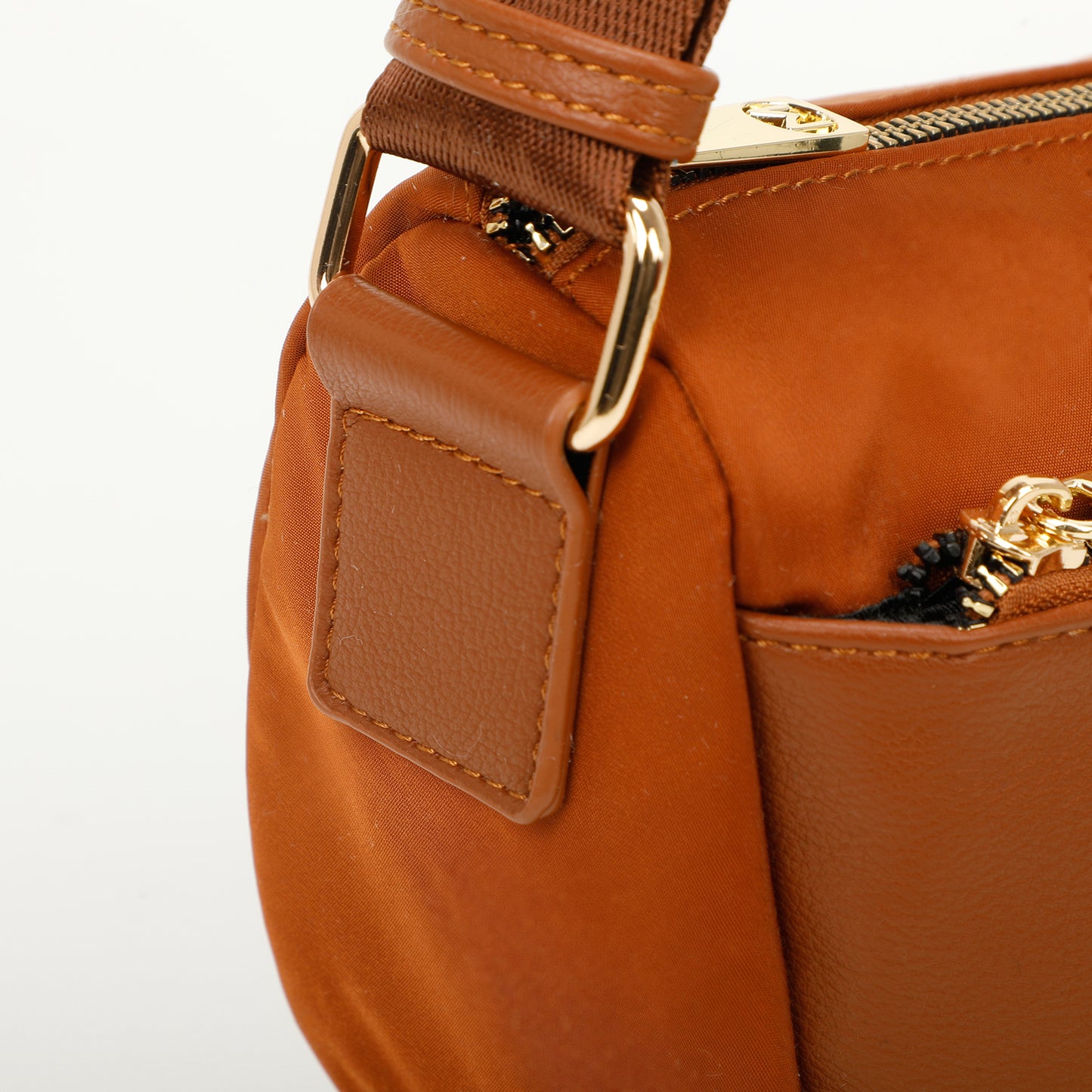 BORSA A TRACOLLA IN NYLON CON DETTAGLIO IN SIMILPELLE