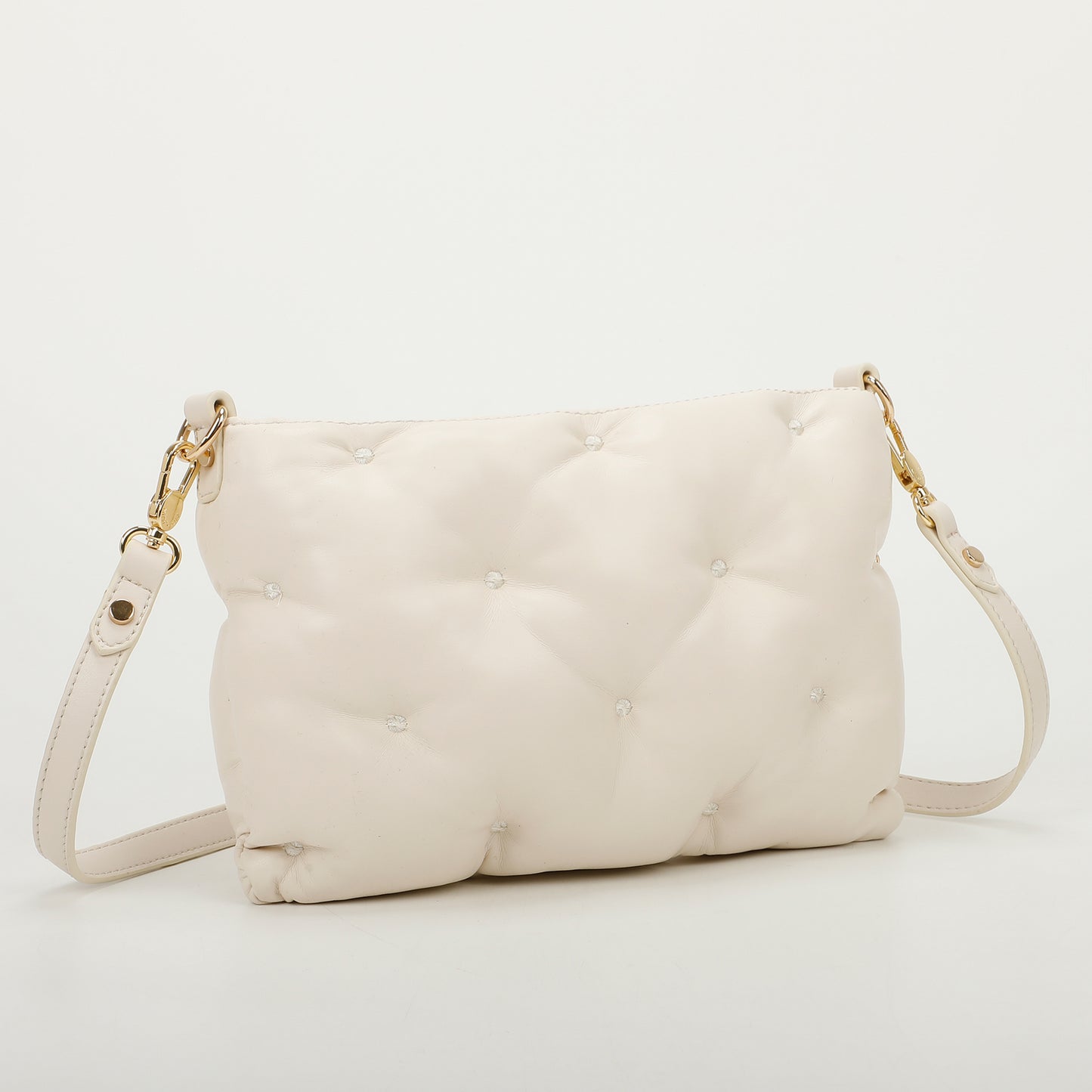 BORSA A BUSTA CON BORCHIE A CUORE