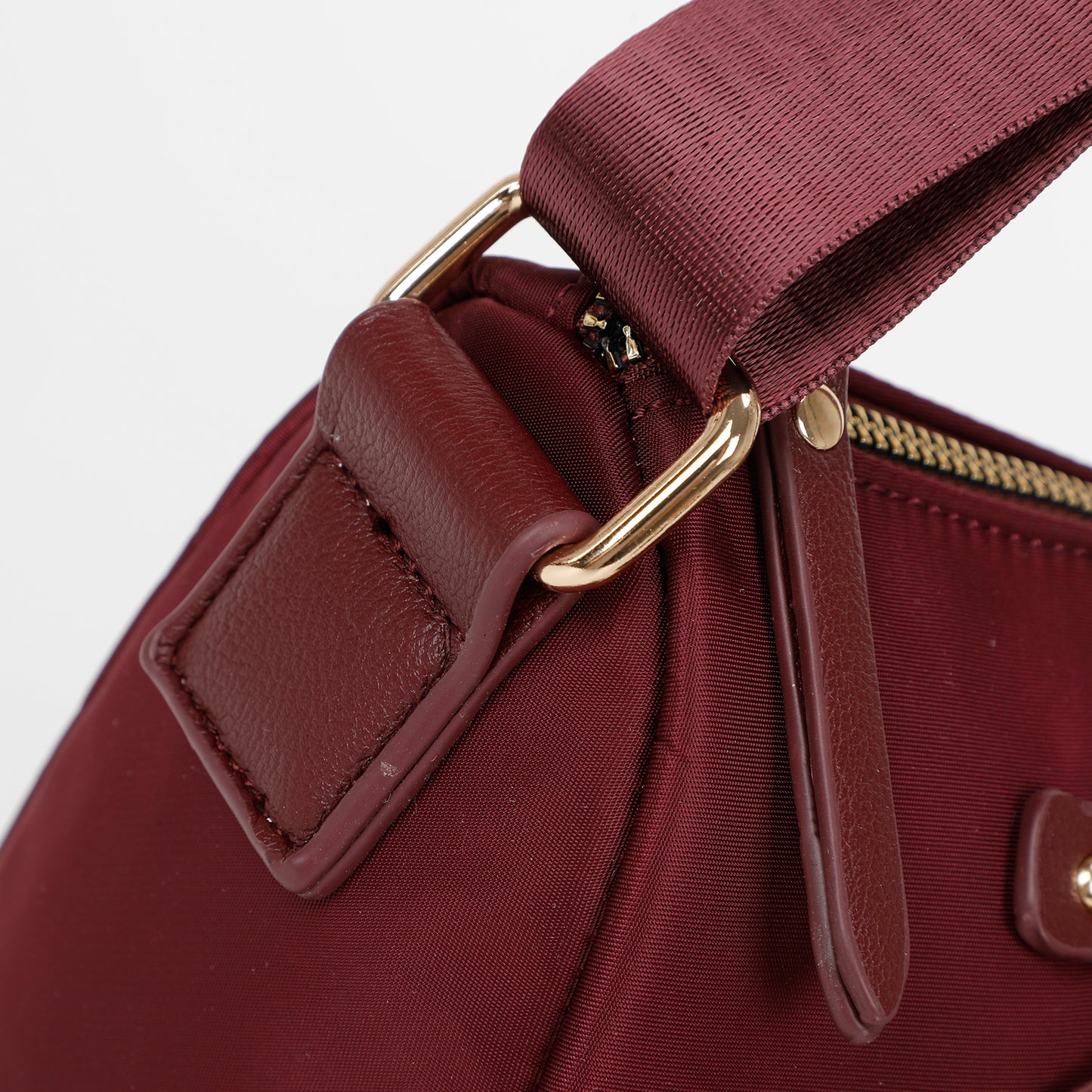 BORSA A TRACOLLA IN NYLON CON DETTAGLI IN PU