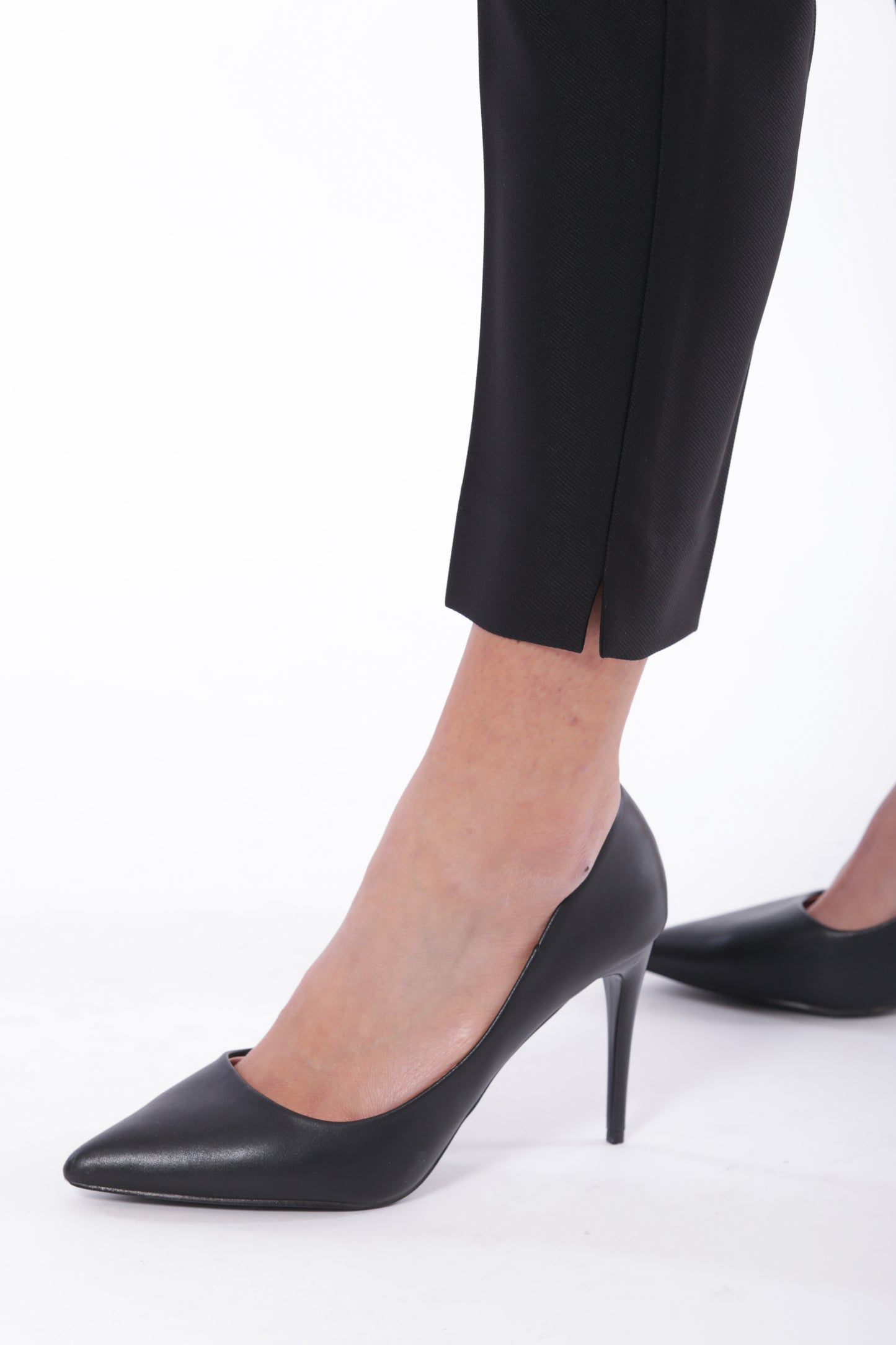 PANTALONE SIGARETTA CON ELASTICO DIETRO IN TESSUTO TECNICO