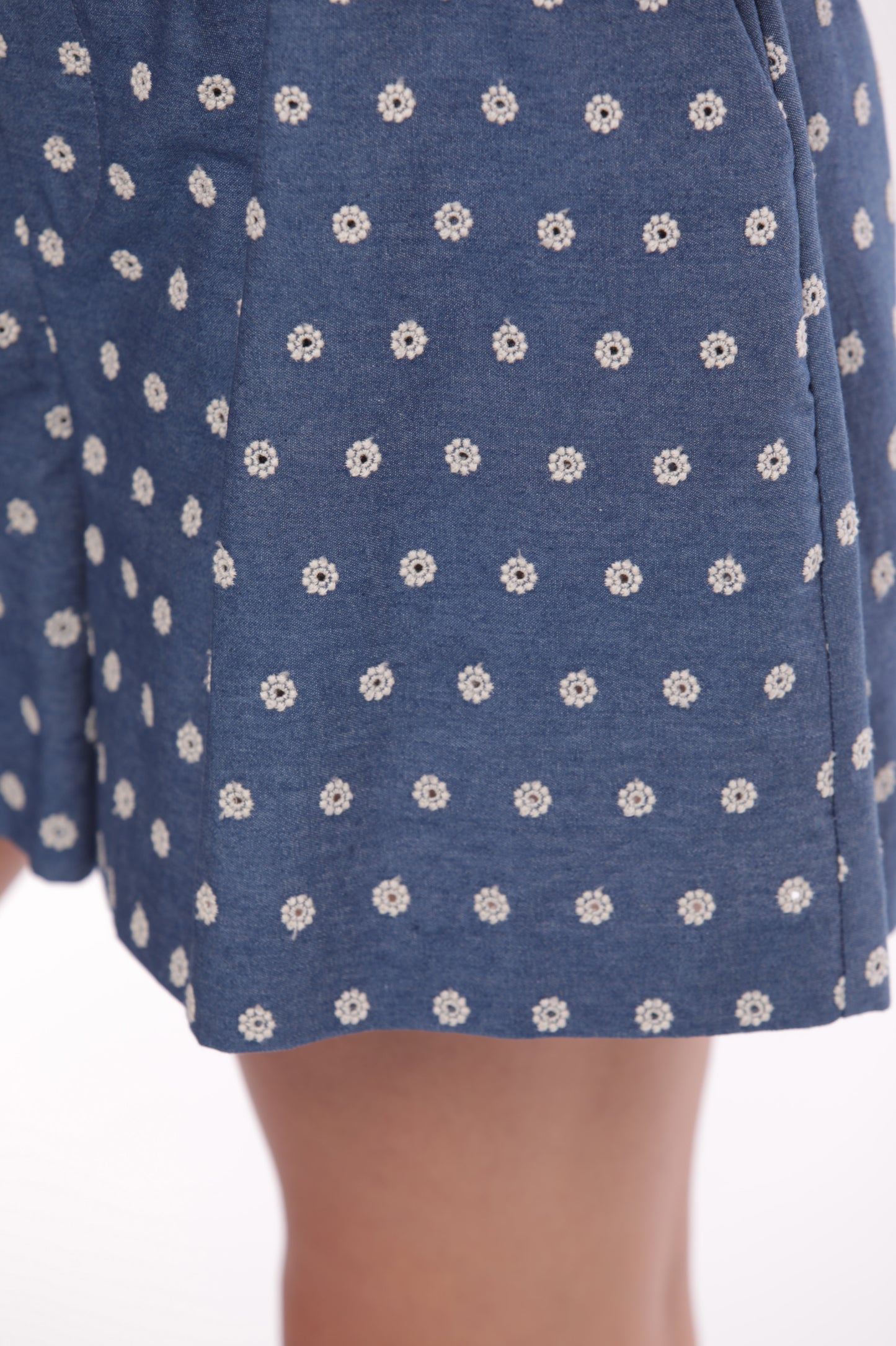 PANTALONE SHORT IN CHAMBRAY RICAMATO