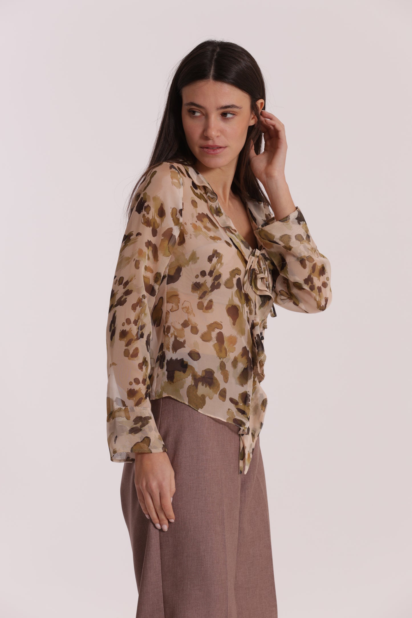 BLUSA CON ROUCHES FANTASIA LEO