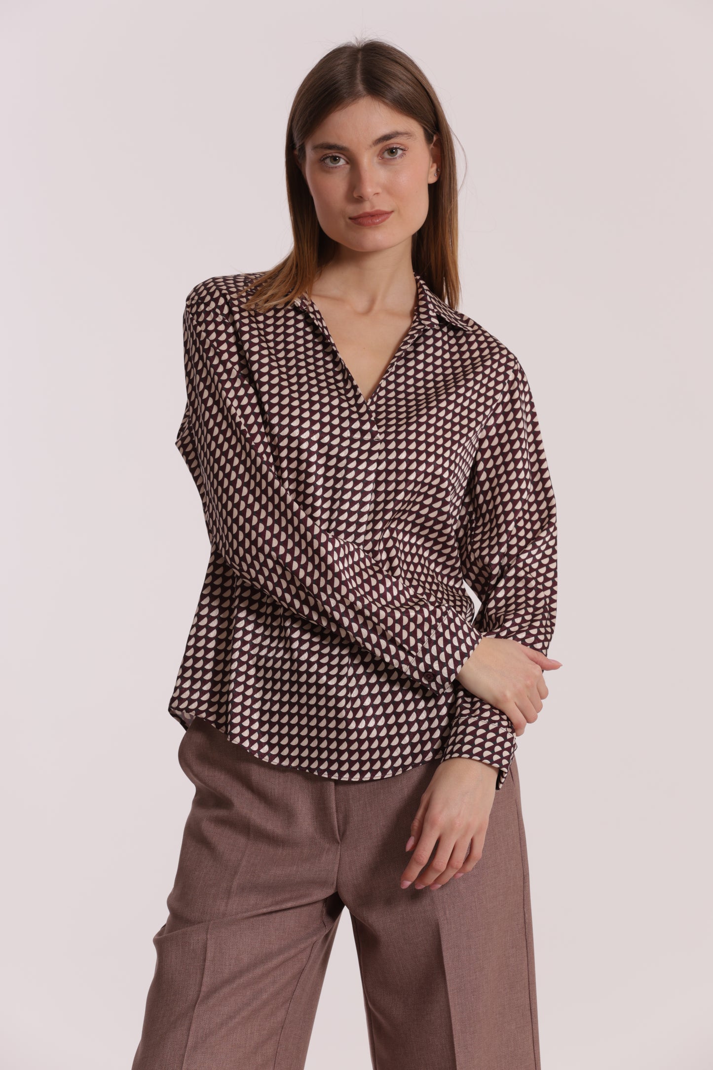 BLUSA SCOLLO A V FANTASIA GEO