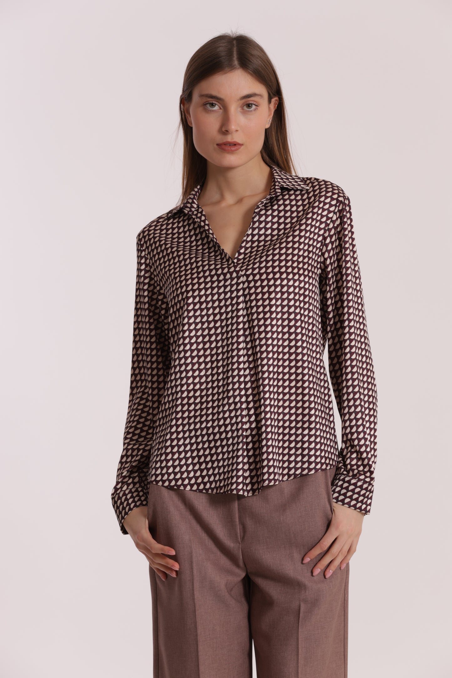 BLUSA SCOLLO A V FANTASIA GEO