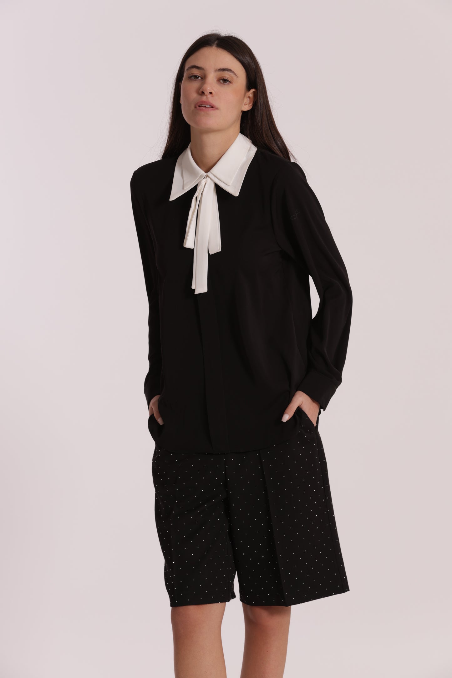 BLUSA CON COLLETTO E FIOCCO