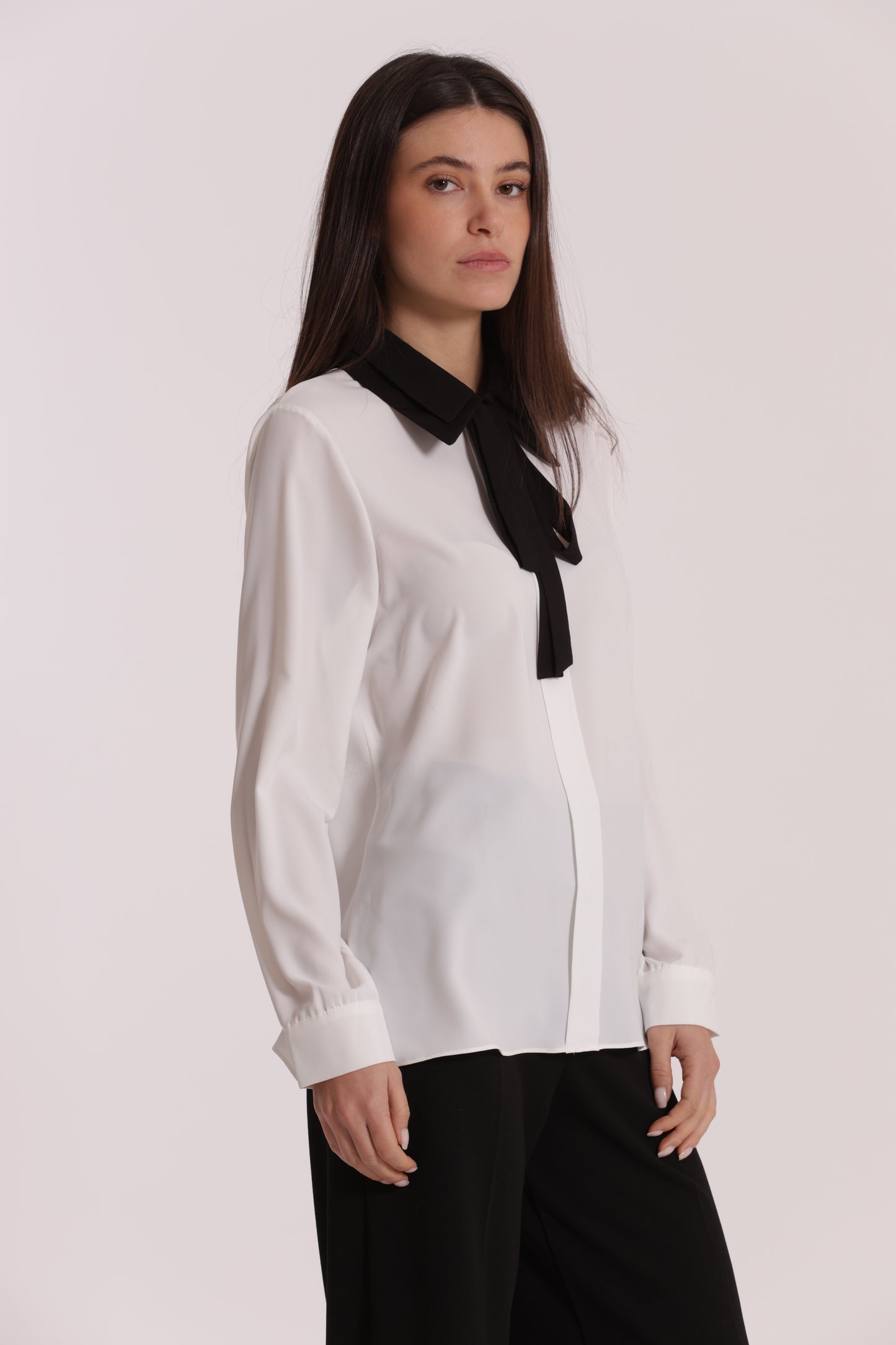 BLUSA CON COLLETTO E FIOCCO