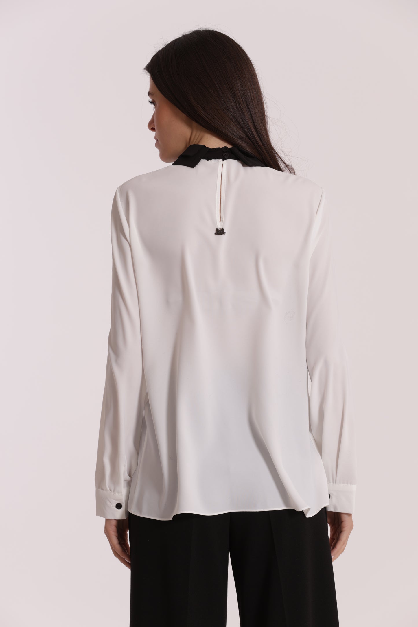 BLUSA CON COLLETTO E FIOCCO