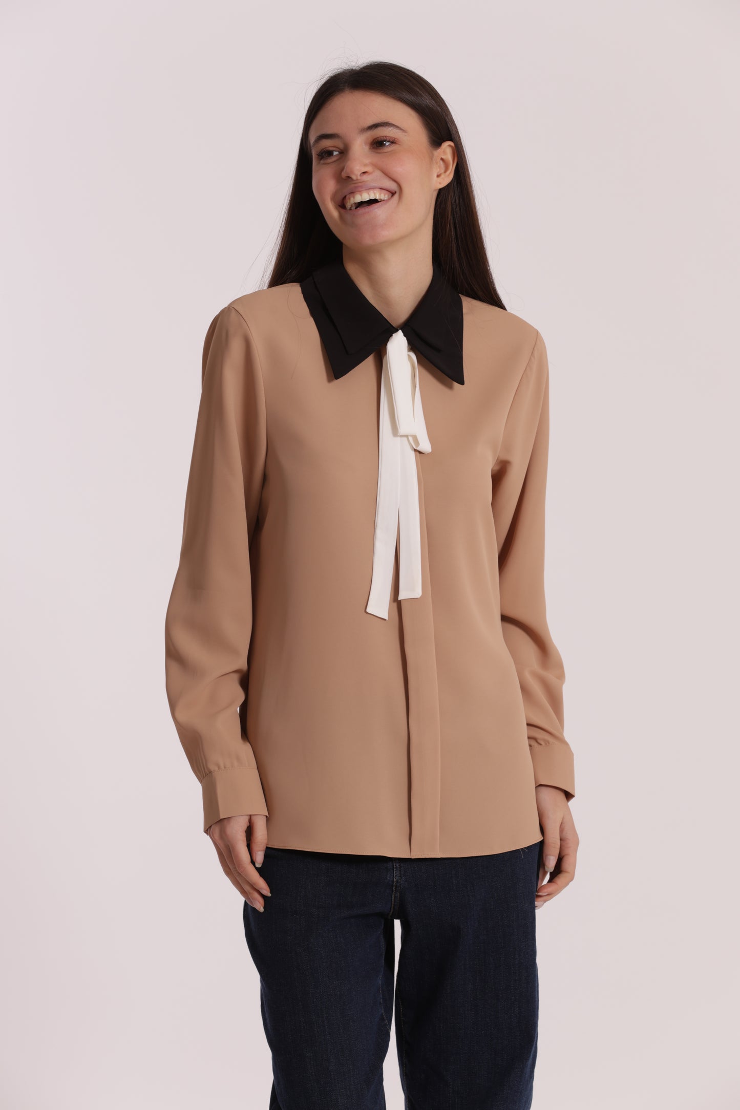 BLUSA CON COLLETTO E FIOCCO