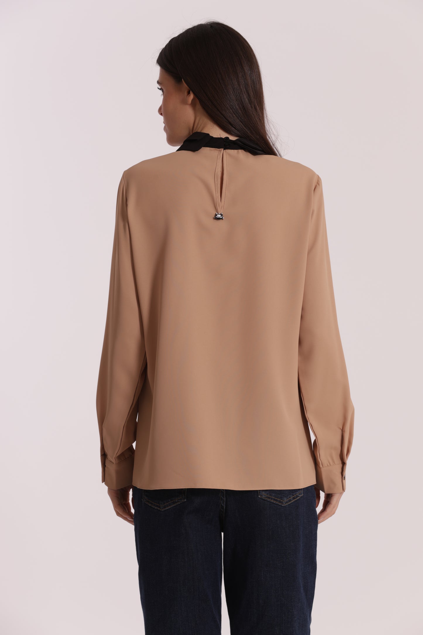 BLUSA CON COLLETTO E FIOCCO