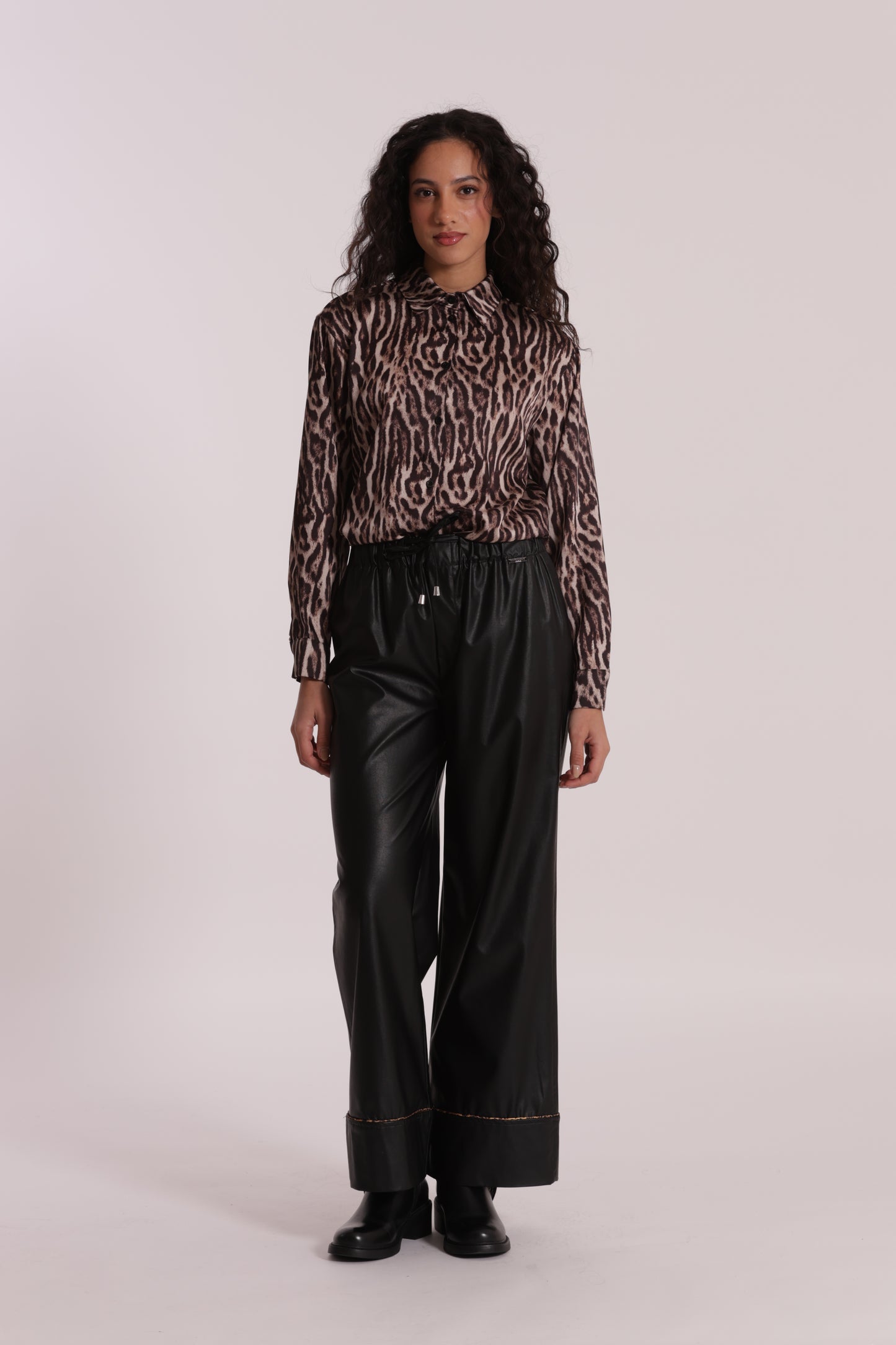 PANTALONE PALAZZO IN SIMIL PELLE CON DETTAGLIO ANIMALIER
