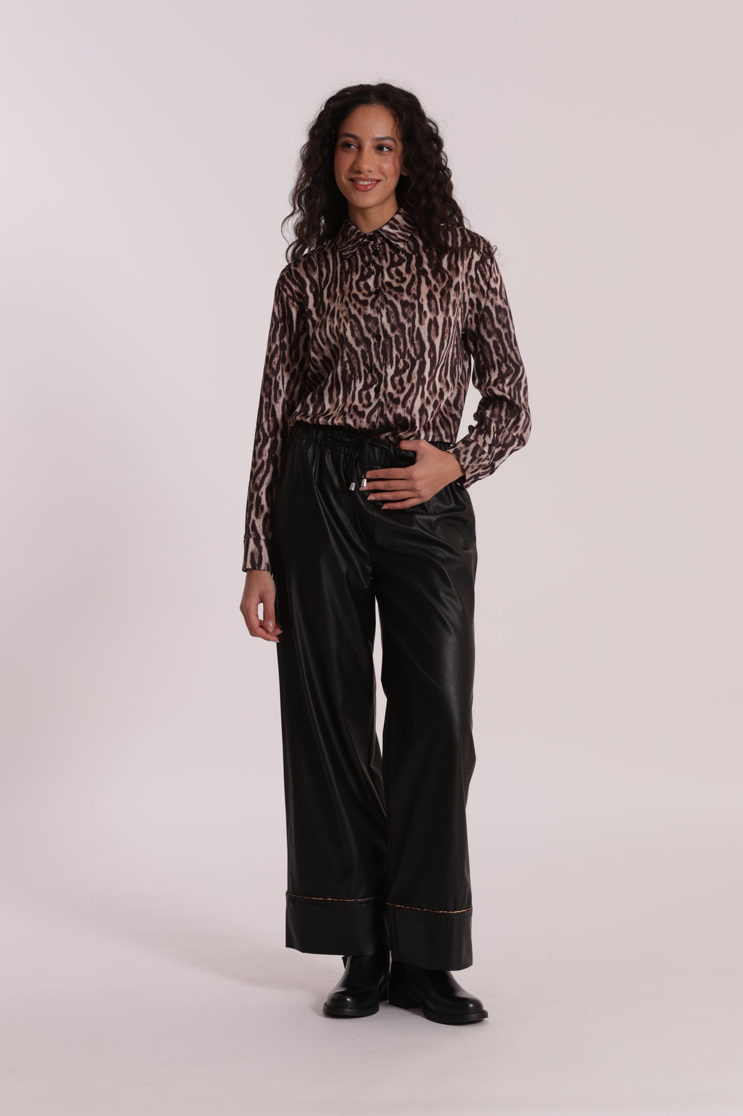 PANTALONE PALAZZO IN SIMIL PELLE CON DETTAGLIO ANIMALIER