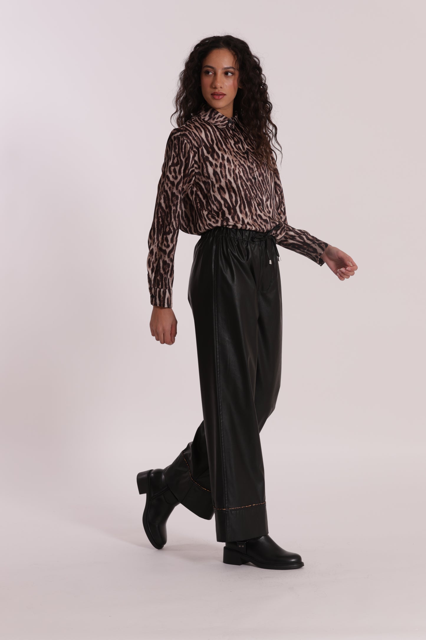 PANTALONE PALAZZO IN SIMIL PELLE CON DETTAGLIO ANIMALIER
