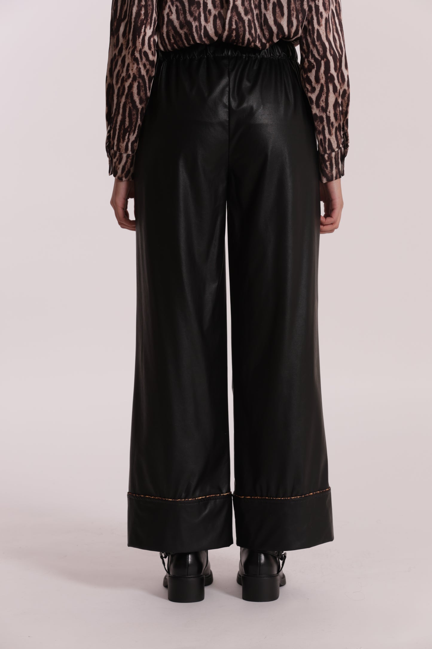 PANTALONE PALAZZO IN SIMIL PELLE CON DETTAGLIO ANIMALIER