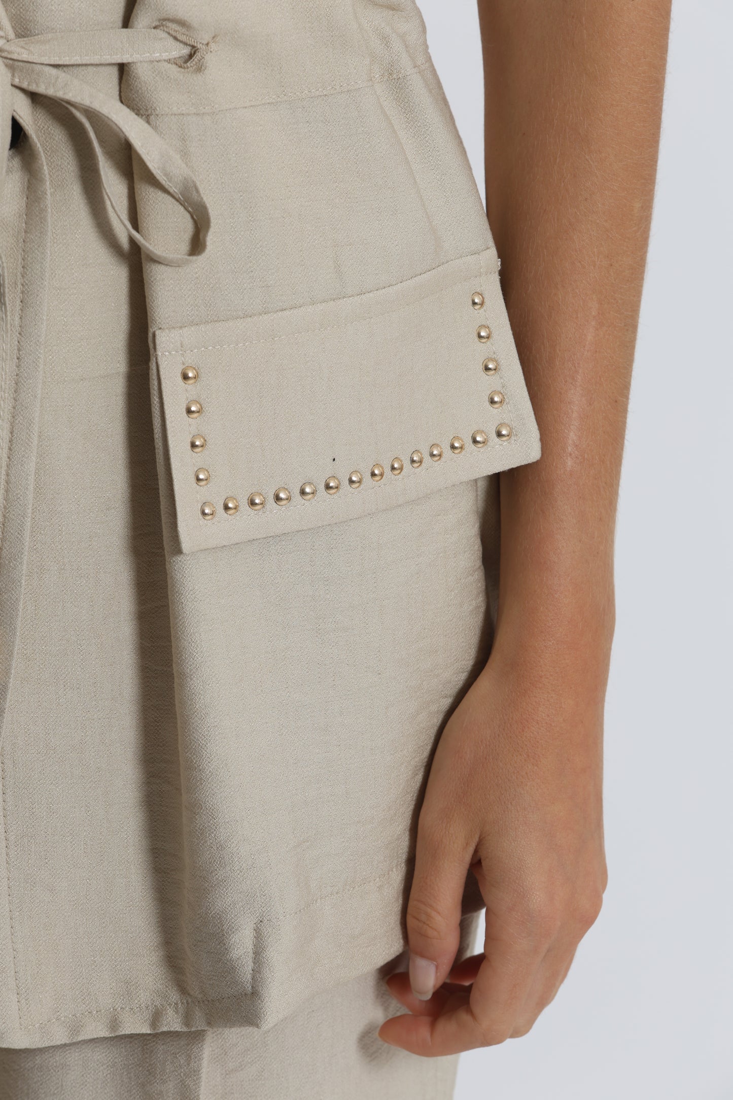 GIACCA CON DETTAGLIO BORCHIE