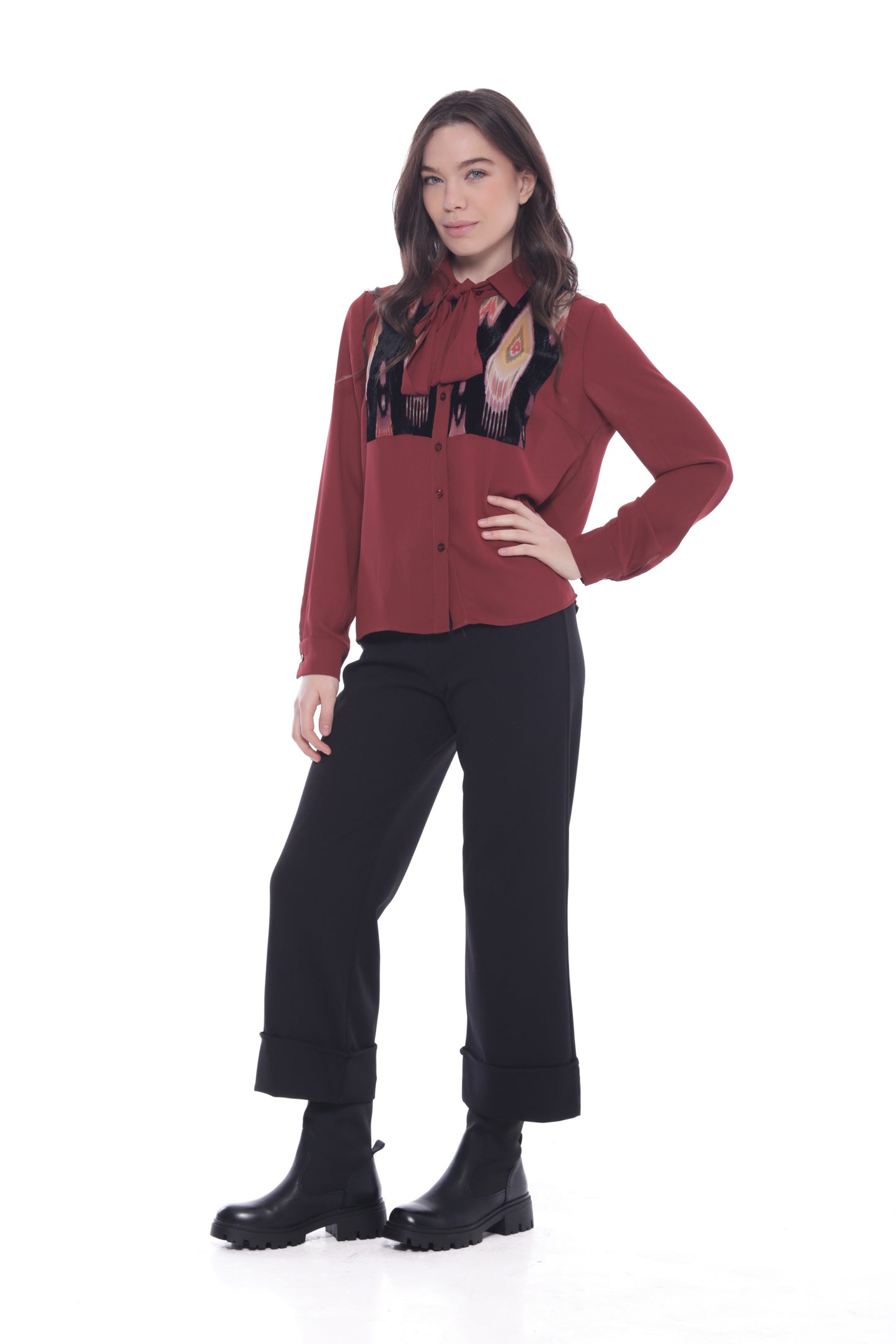 PANTALONE CON RISLVOLTO IN CREPE