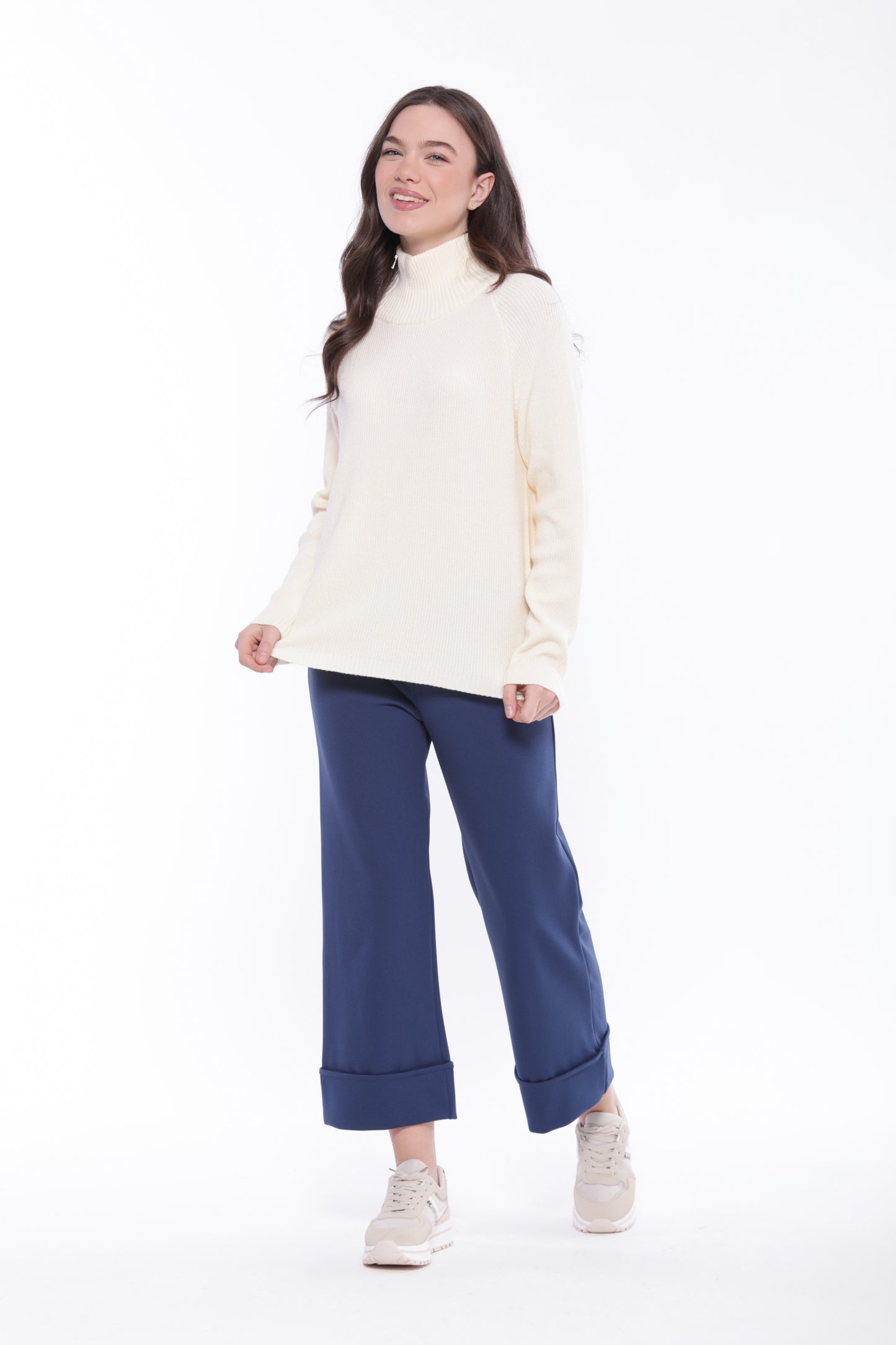 PANTALONE CON RISLVOLTO IN CREPE