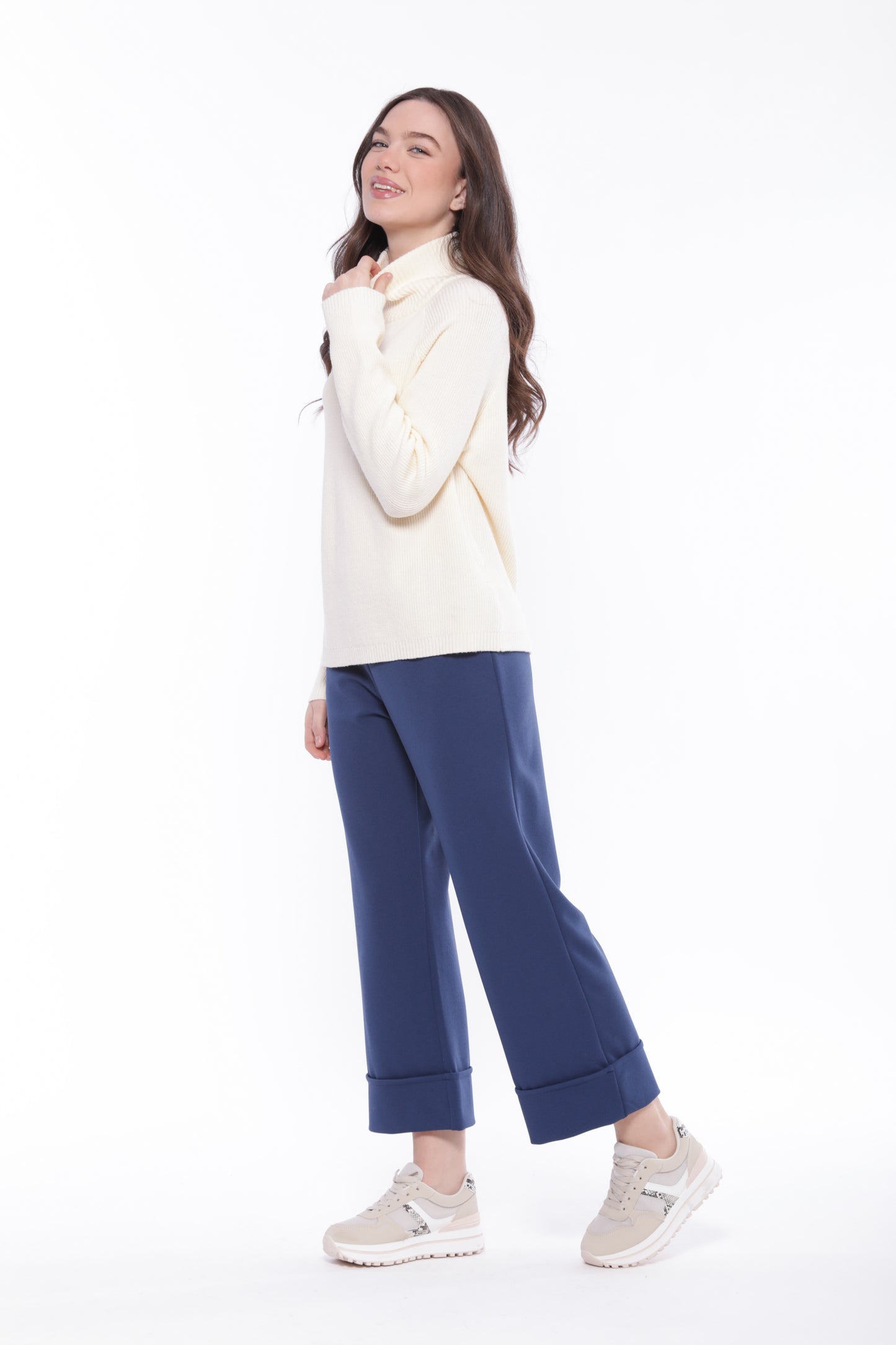 PANTALONE CON RISLVOLTO IN CREPE