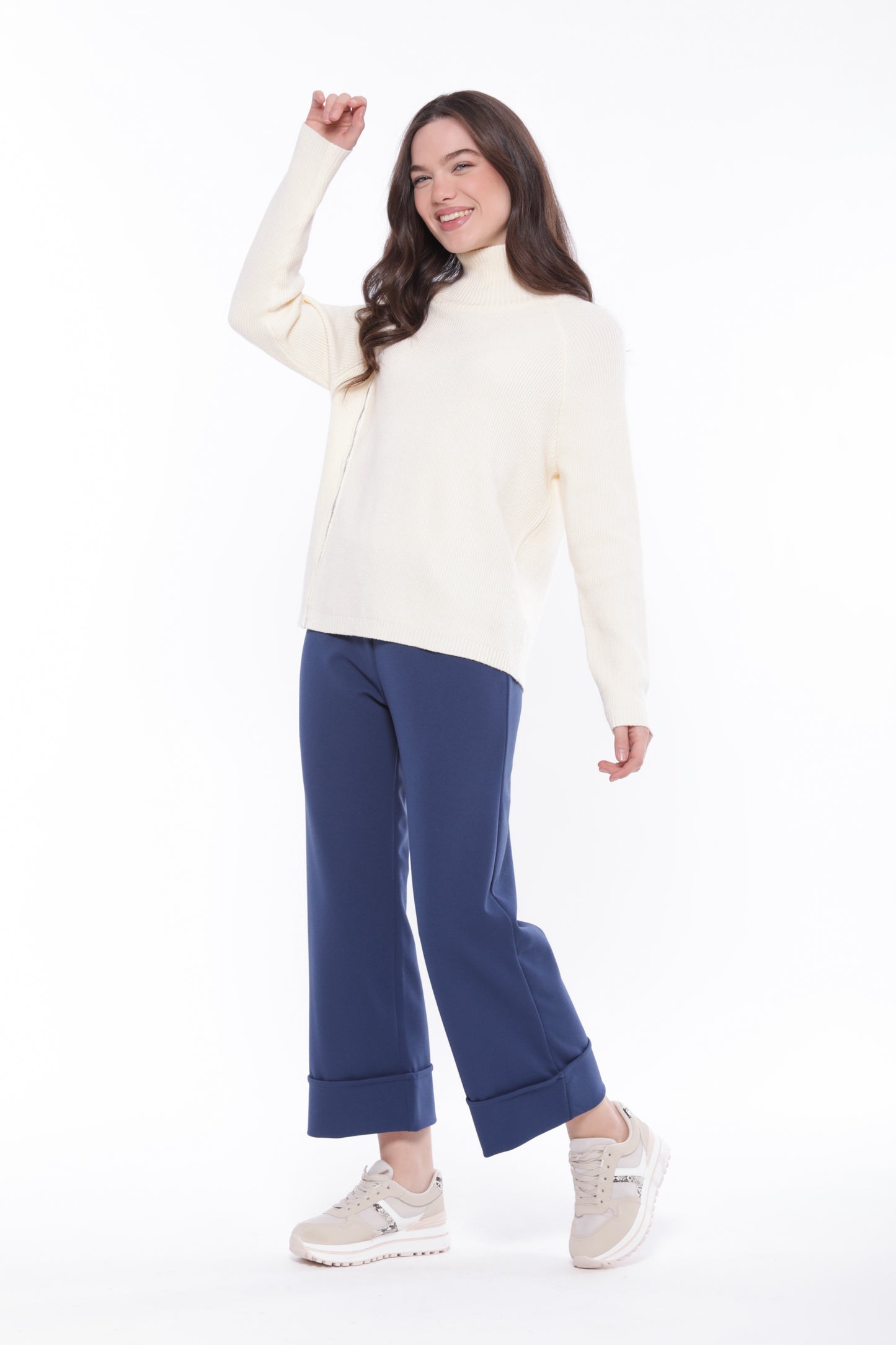 PANTALONE CON RISLVOLTO IN CREPE