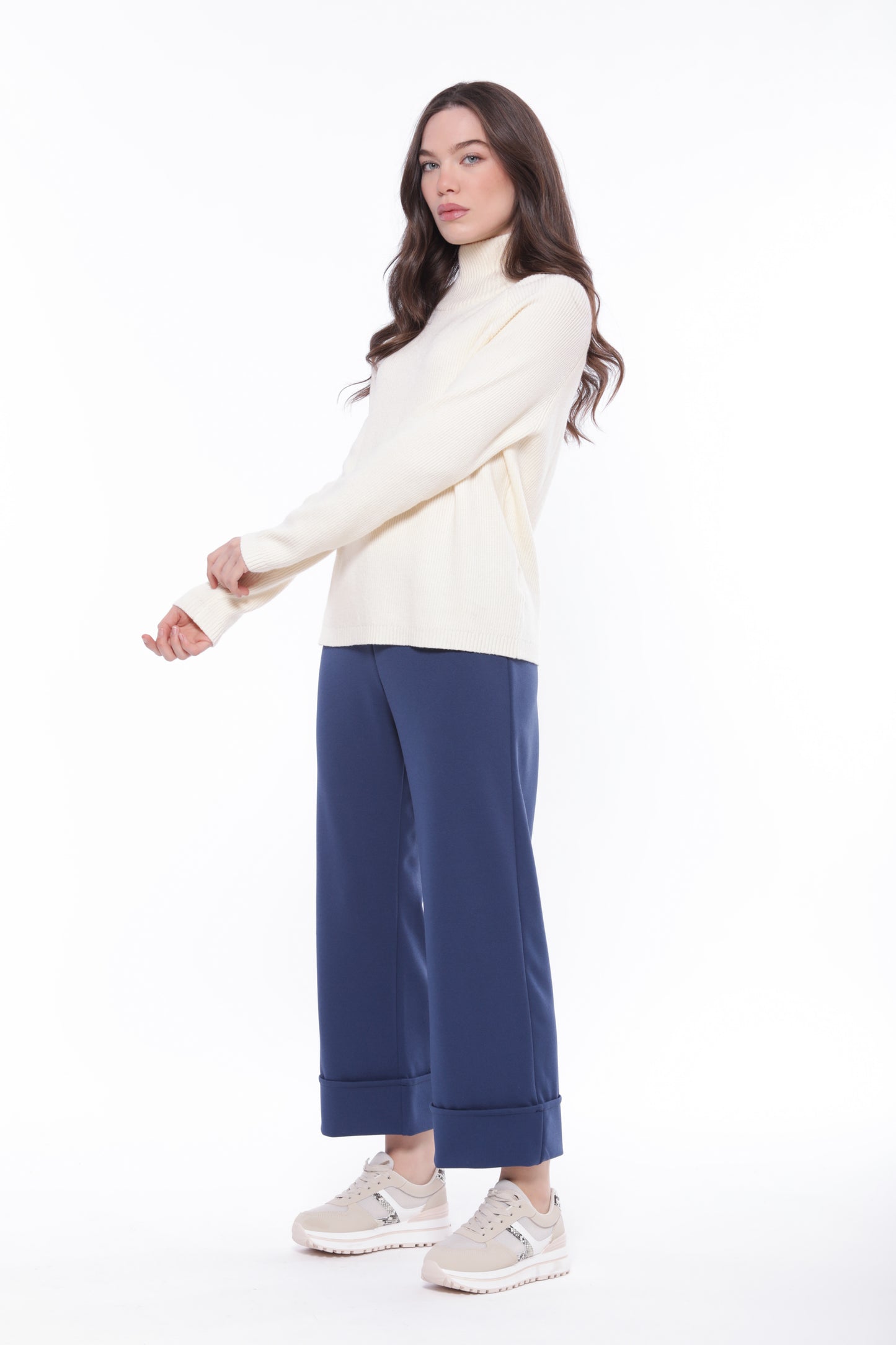 PANTALONE CON RISLVOLTO IN CREPE