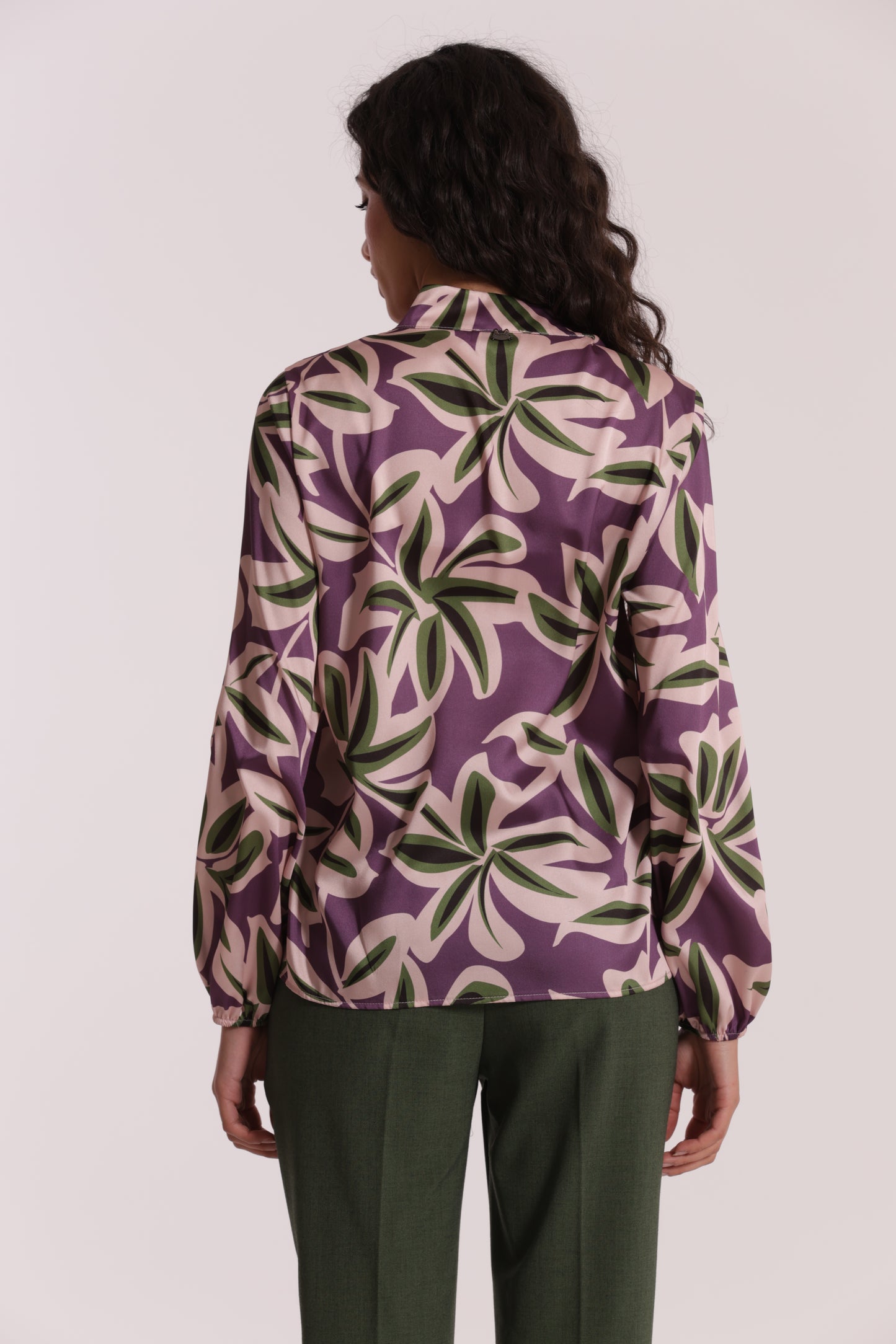 BLUSA SCOLLO A V FANTASIA BOTANICA
