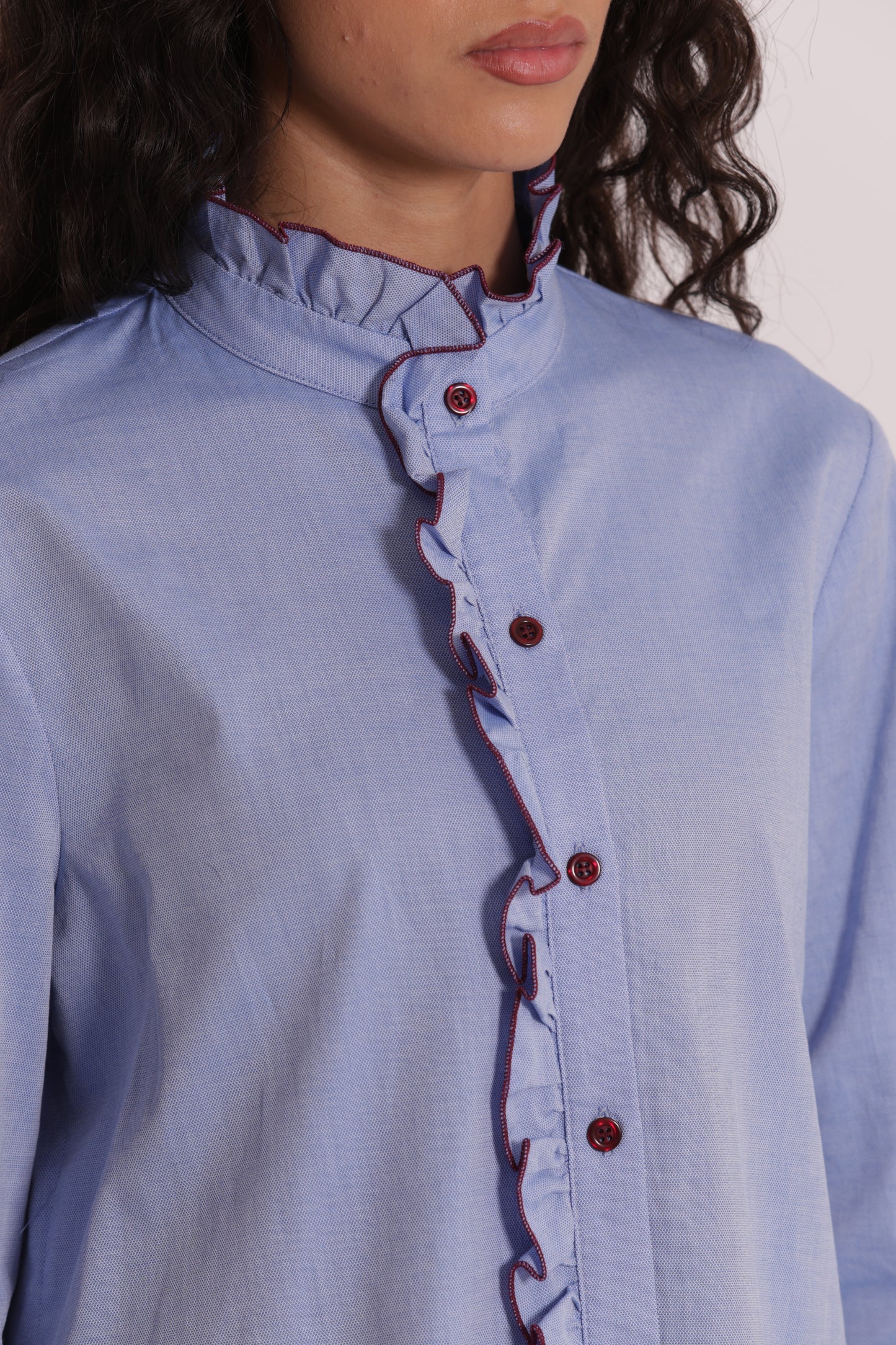 CAMICIA CON DETTAGLI ROUCHES