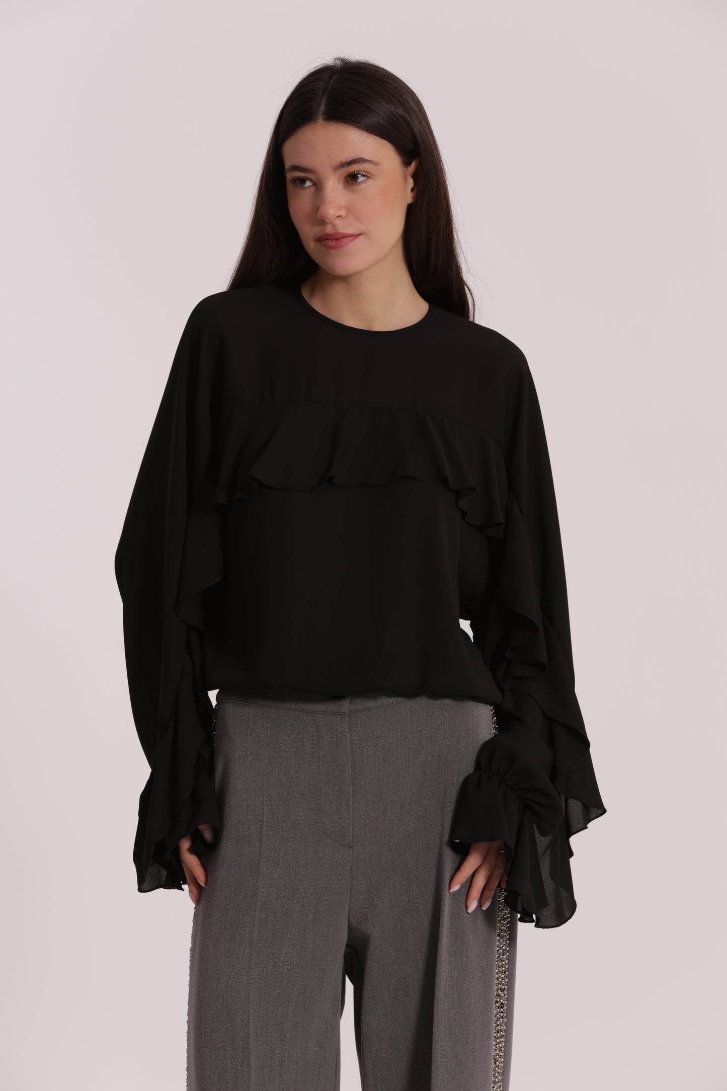 BLUSA CON ROUCHES