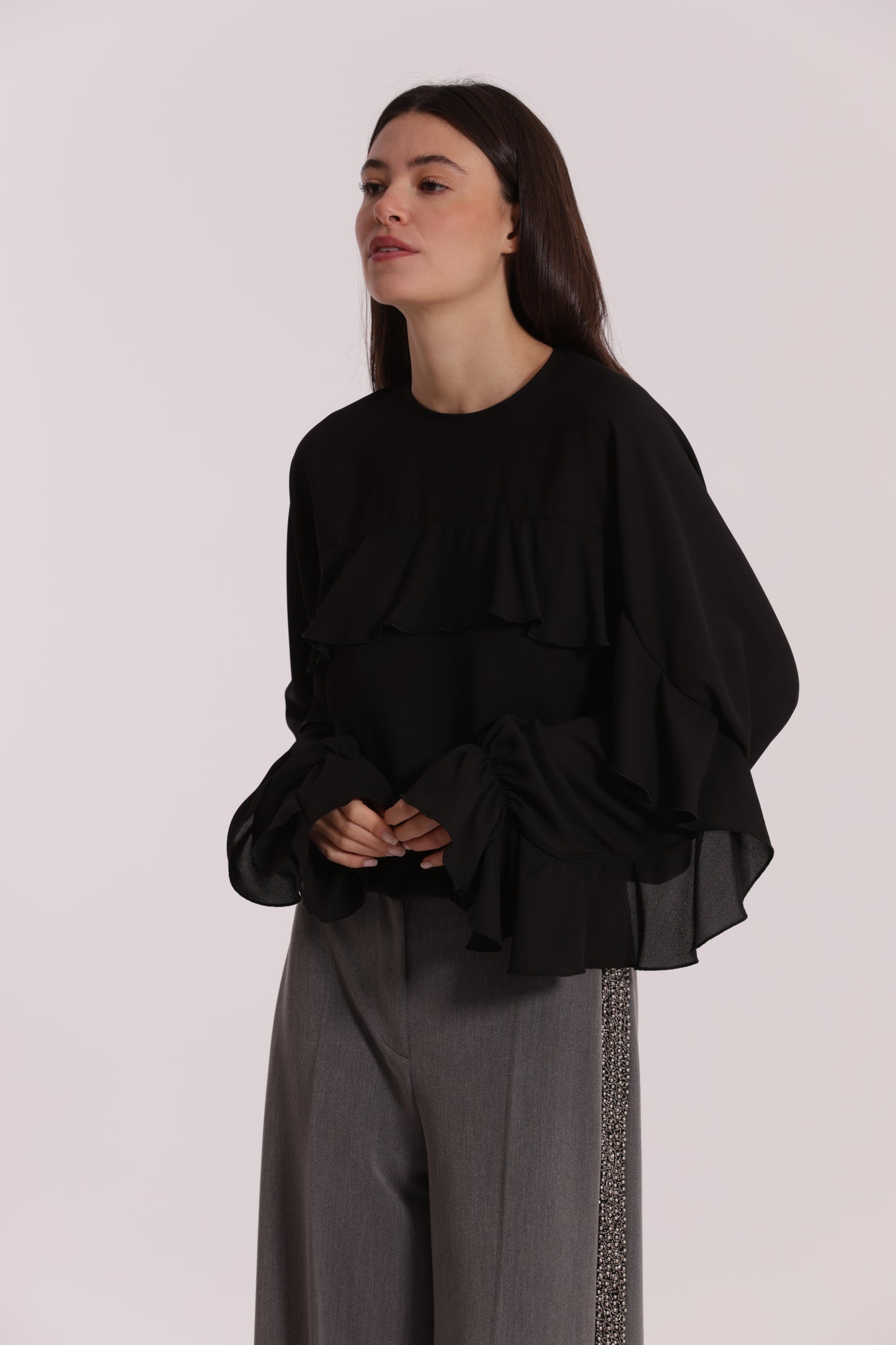 BLUSA CON ROUCHES