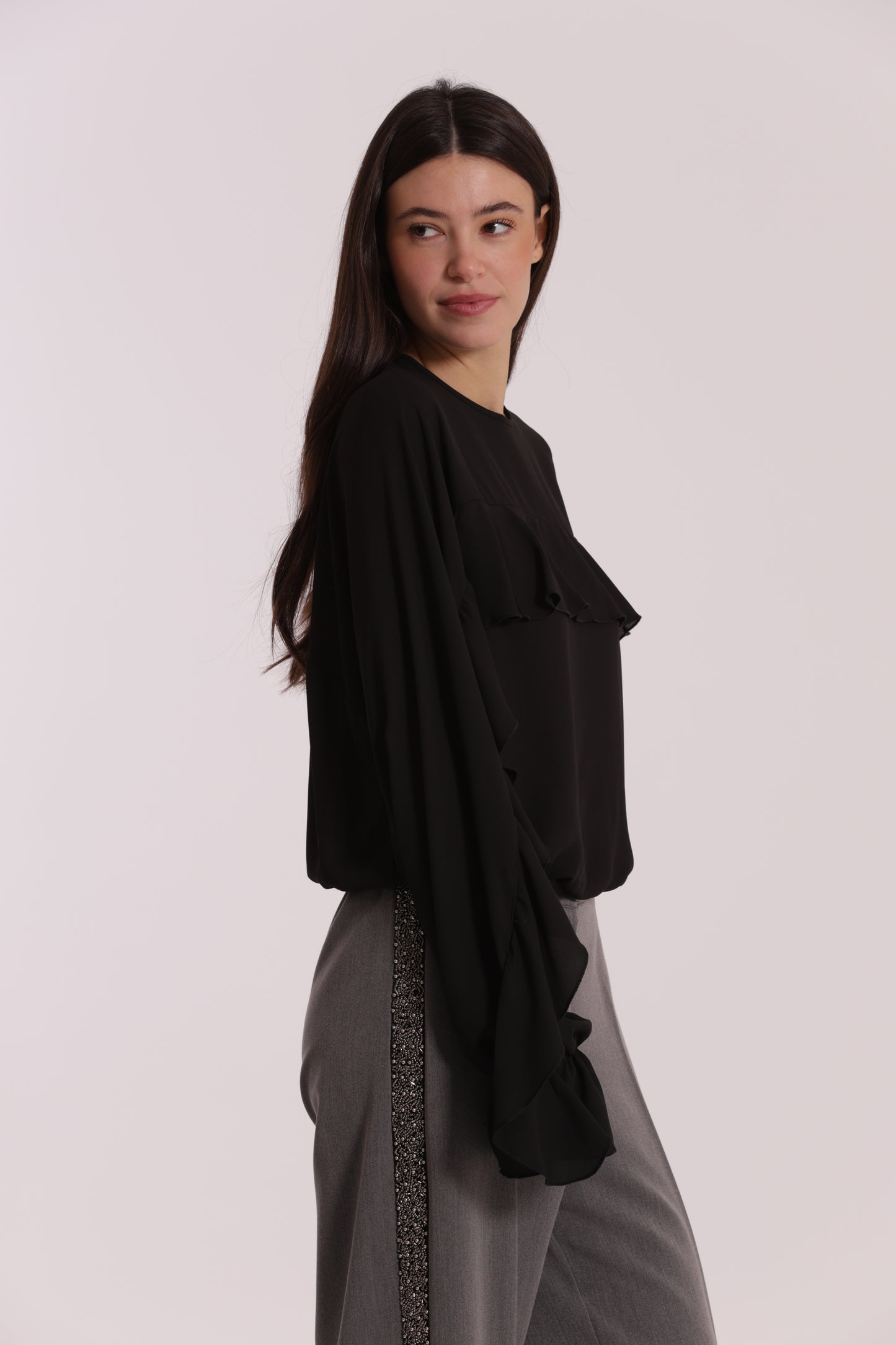 BLUSA CON ROUCHES