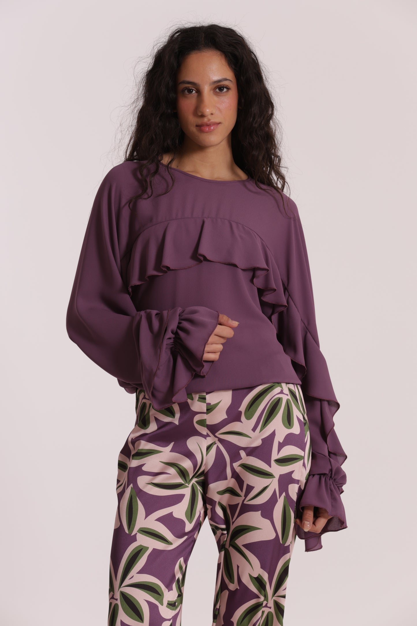 BLUSA CON ROUCHES