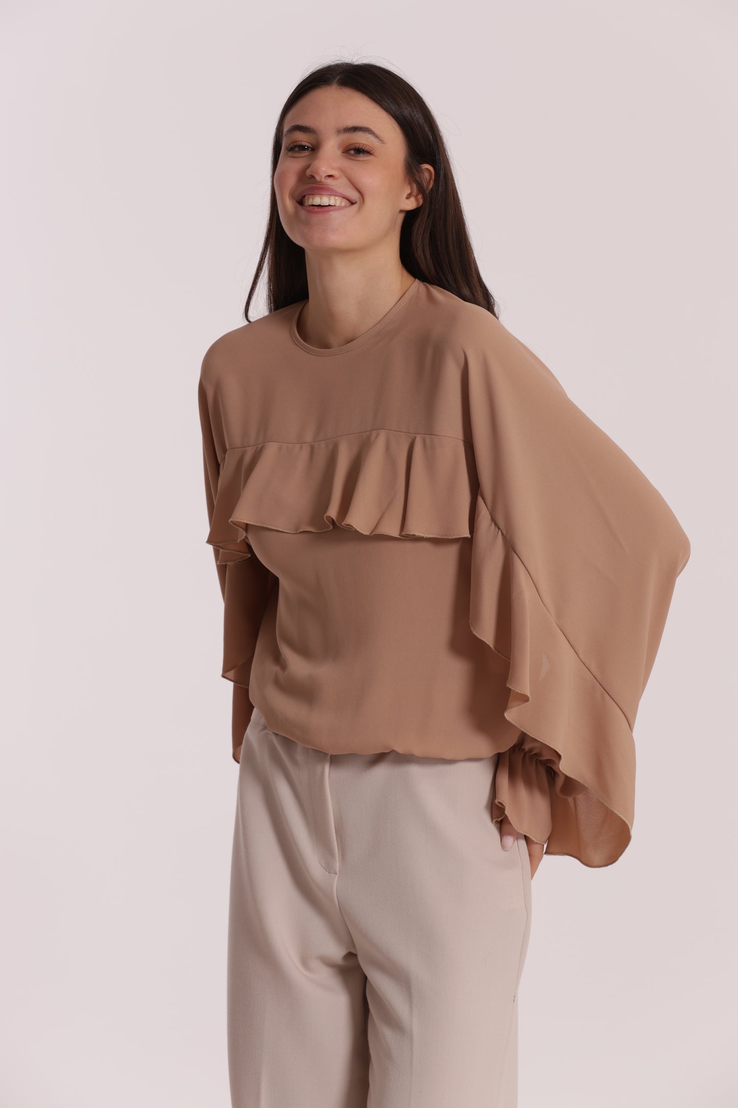 BLUSA CON ROUCHES