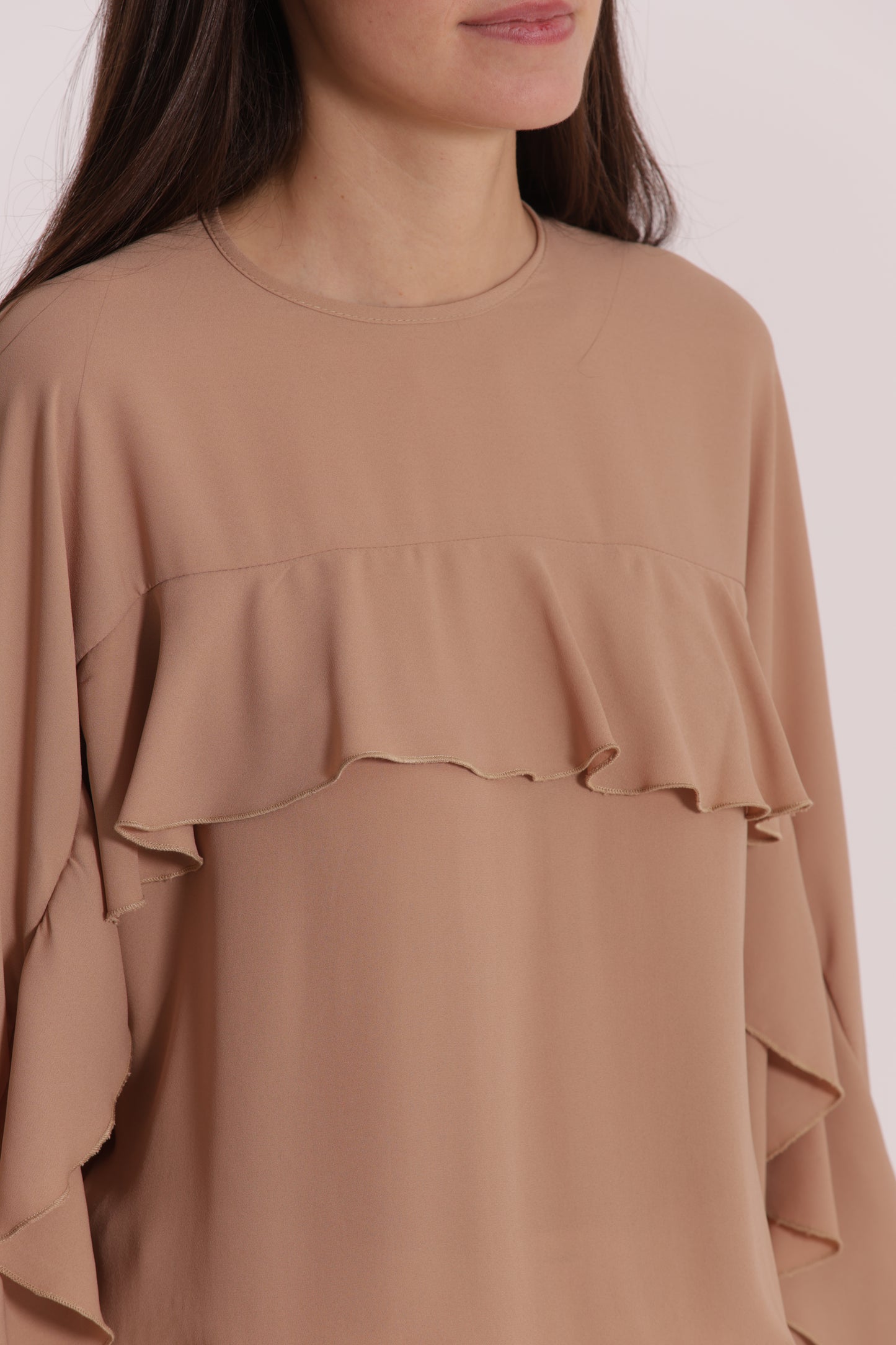 BLUSA CON ROUCHES
