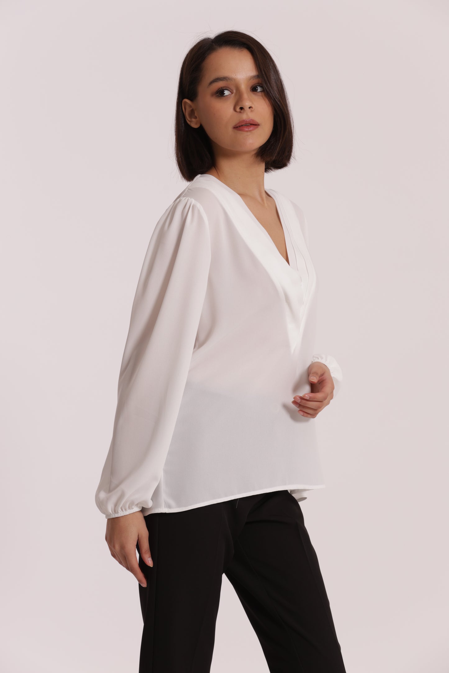 BLUSA SCOLLO A V CON DETTAGLIO SU COLLO