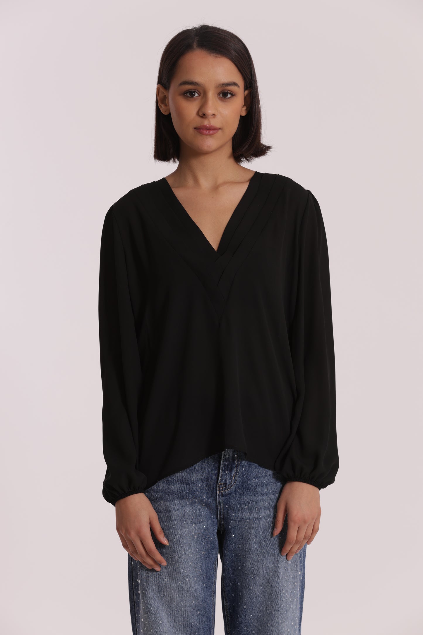 BLUSA SCOLLO A V CON DETTAGLIO SU COLLO
