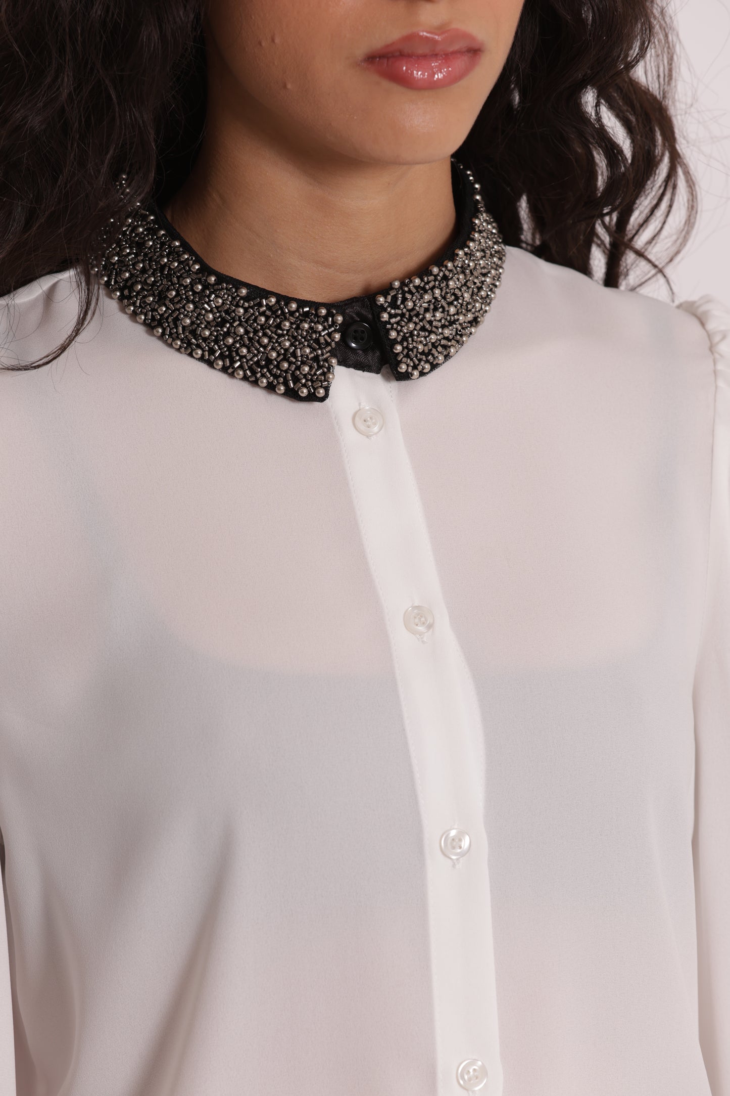 CAMICIA CON COLLO RICAMATO