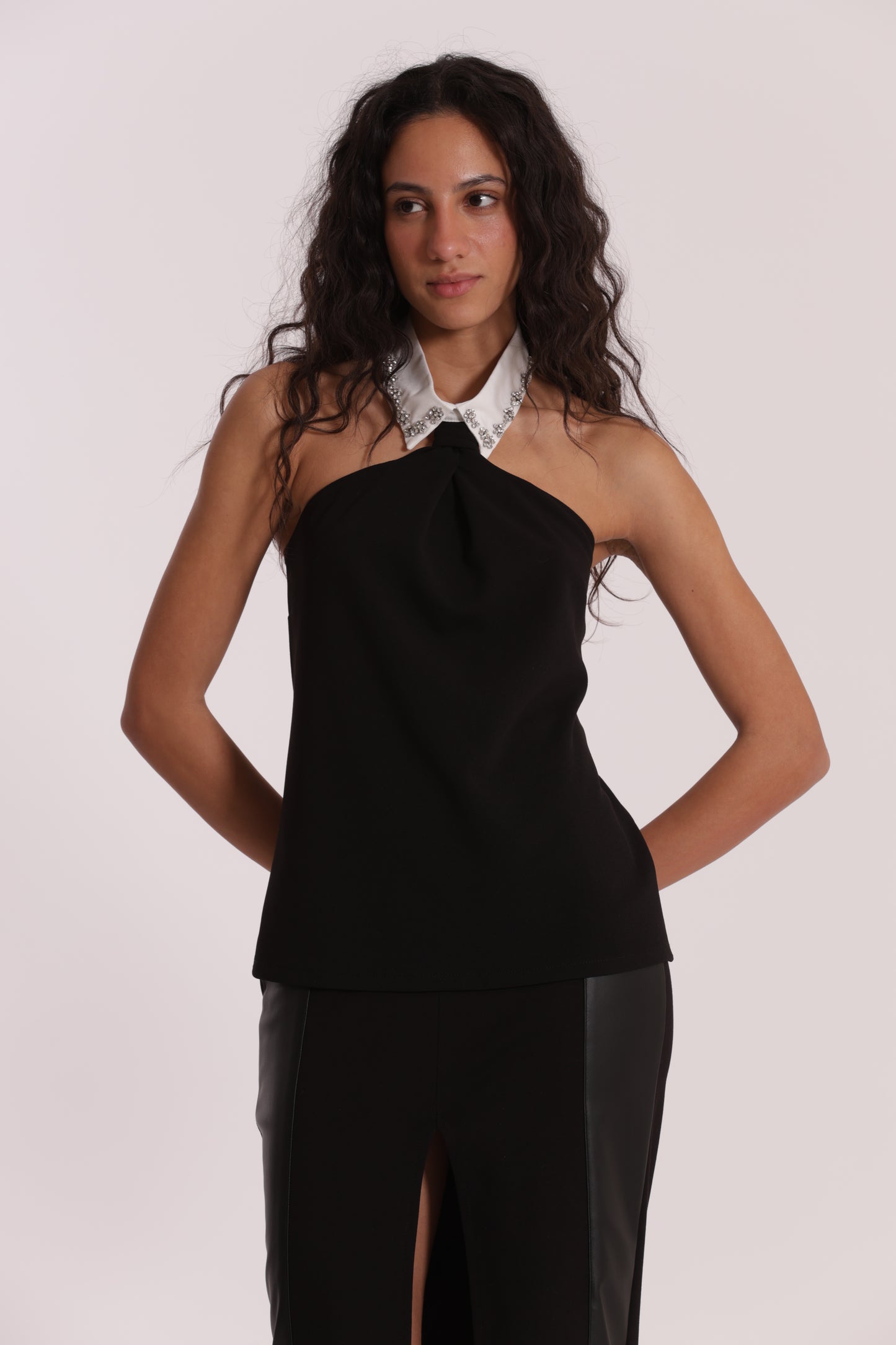 TOP CON COLLETTO DI STRASS