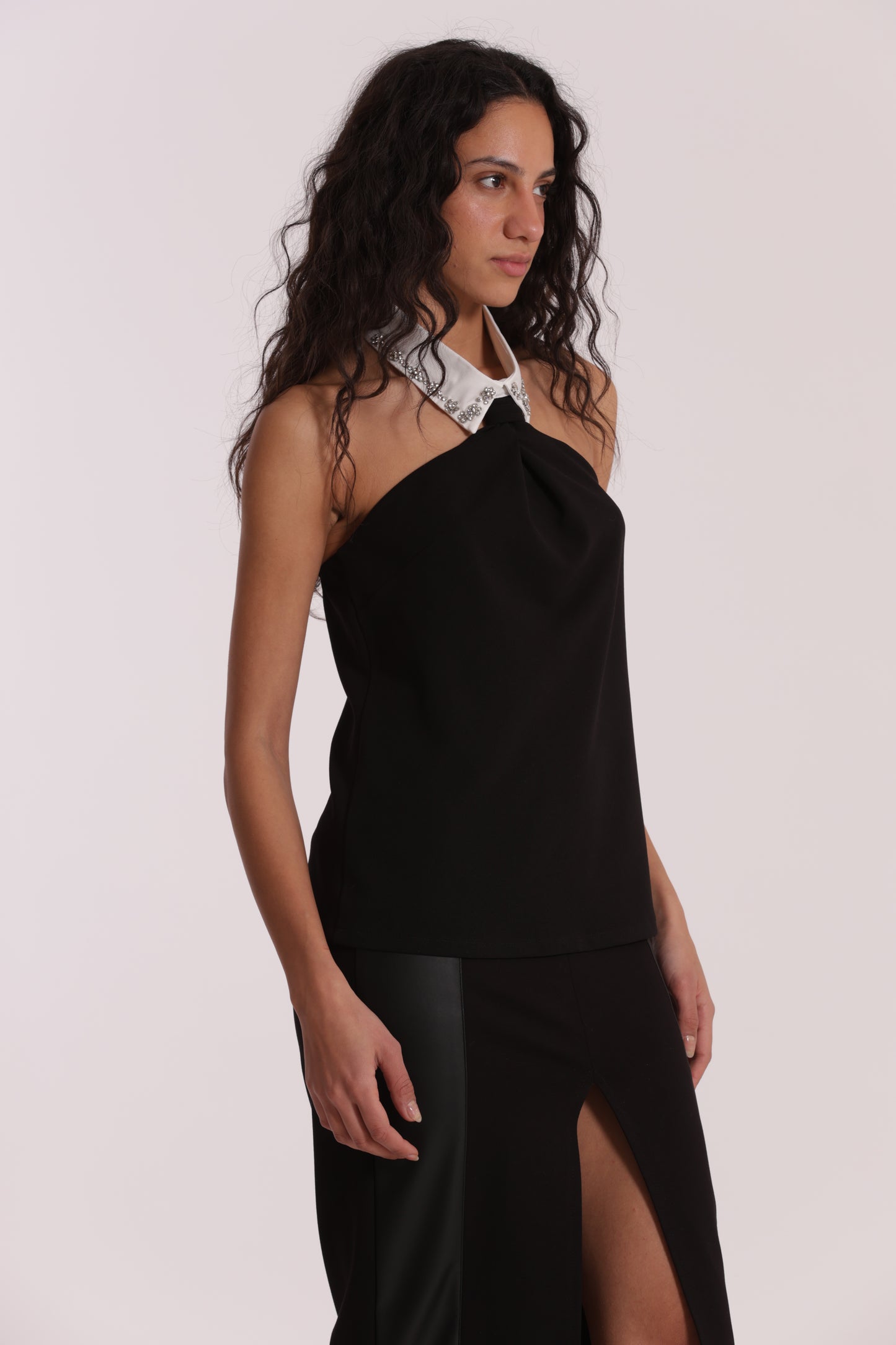 TOP CON COLLETTO DI STRASS