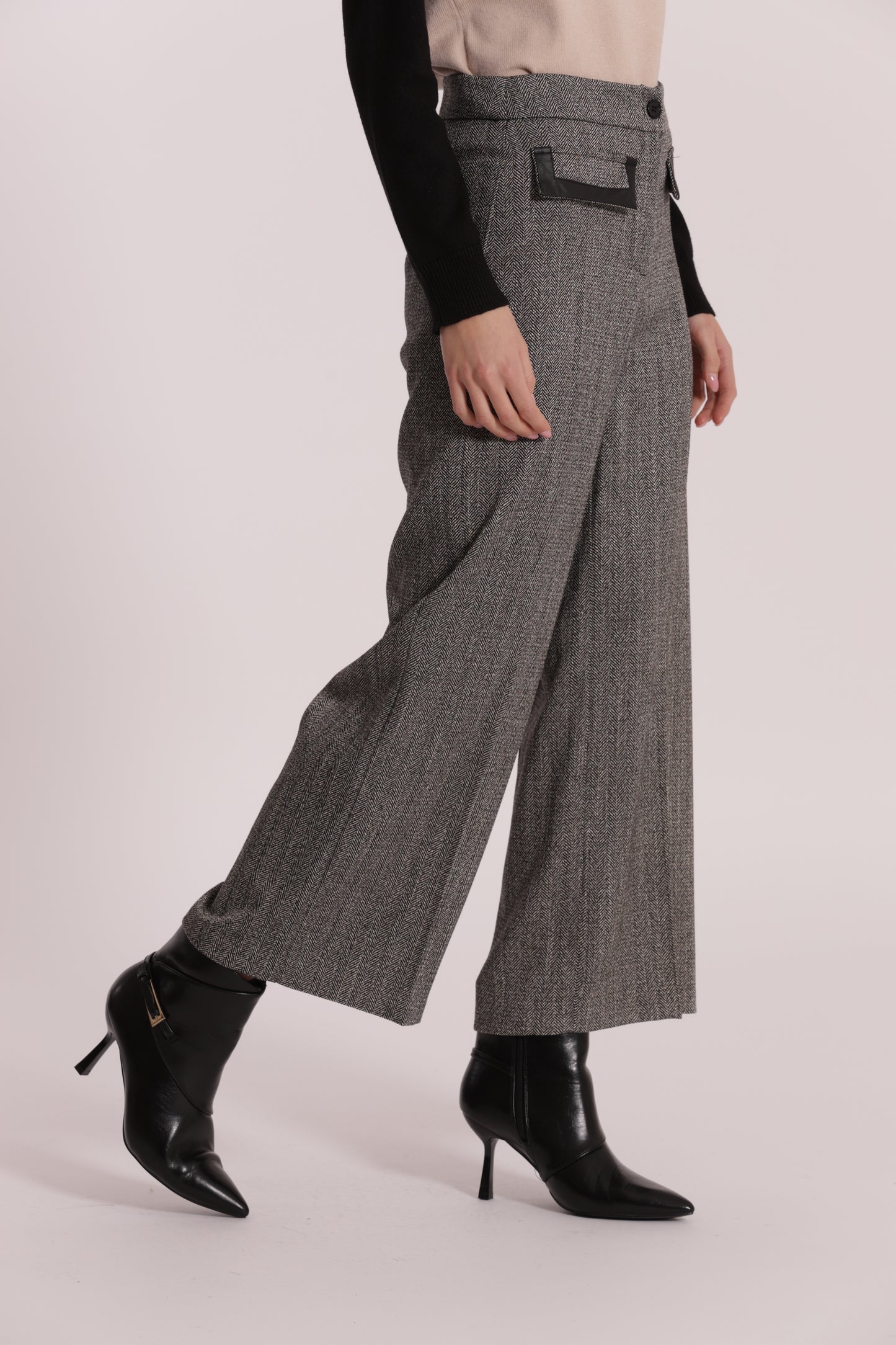 PANTALONE CROPPED TESSUTO SPIGATO DETTAGLI IN SIMIL PELLE