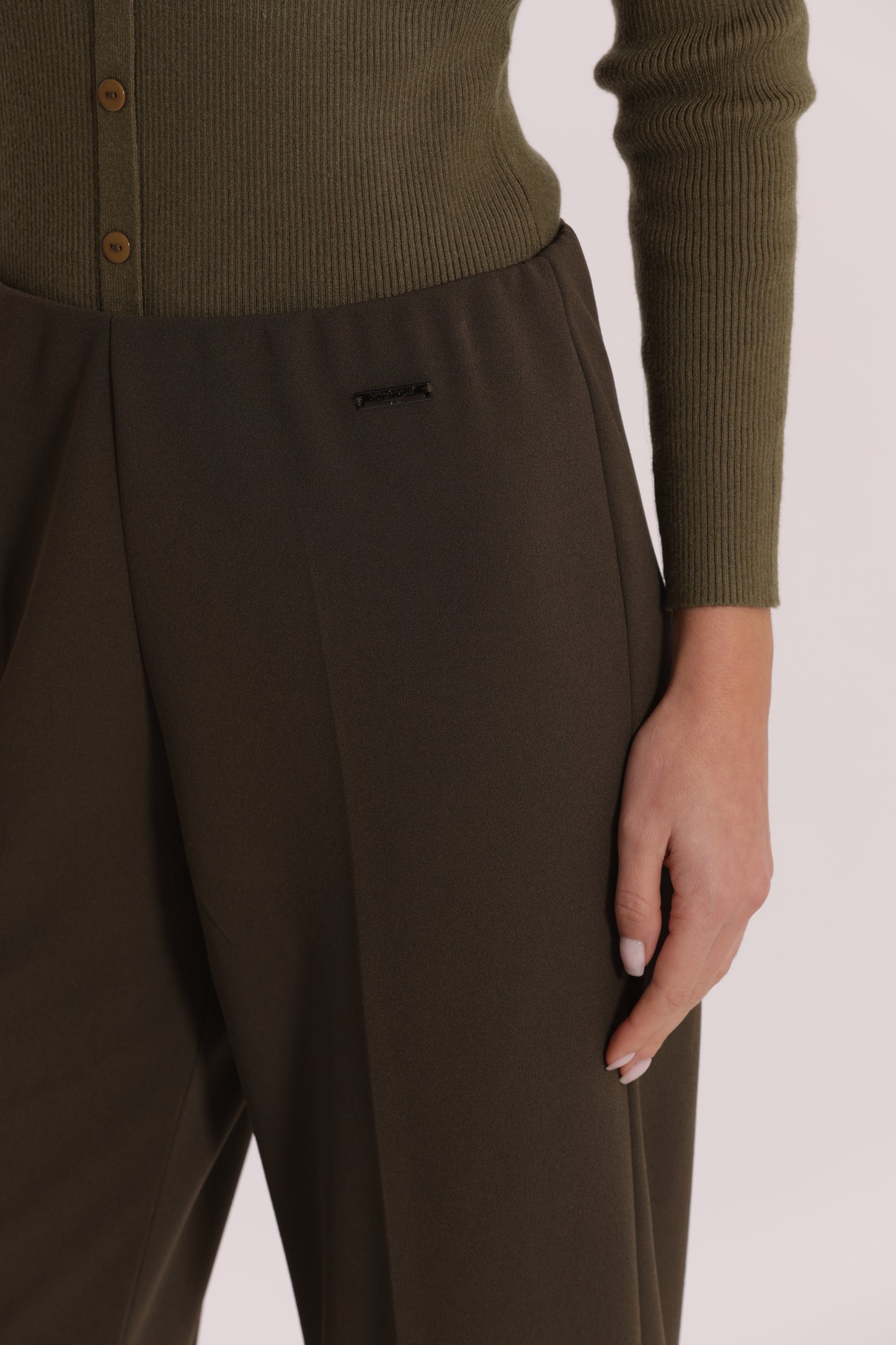 PANTALONE CROPPED CON RISVOLTO IN CREPE