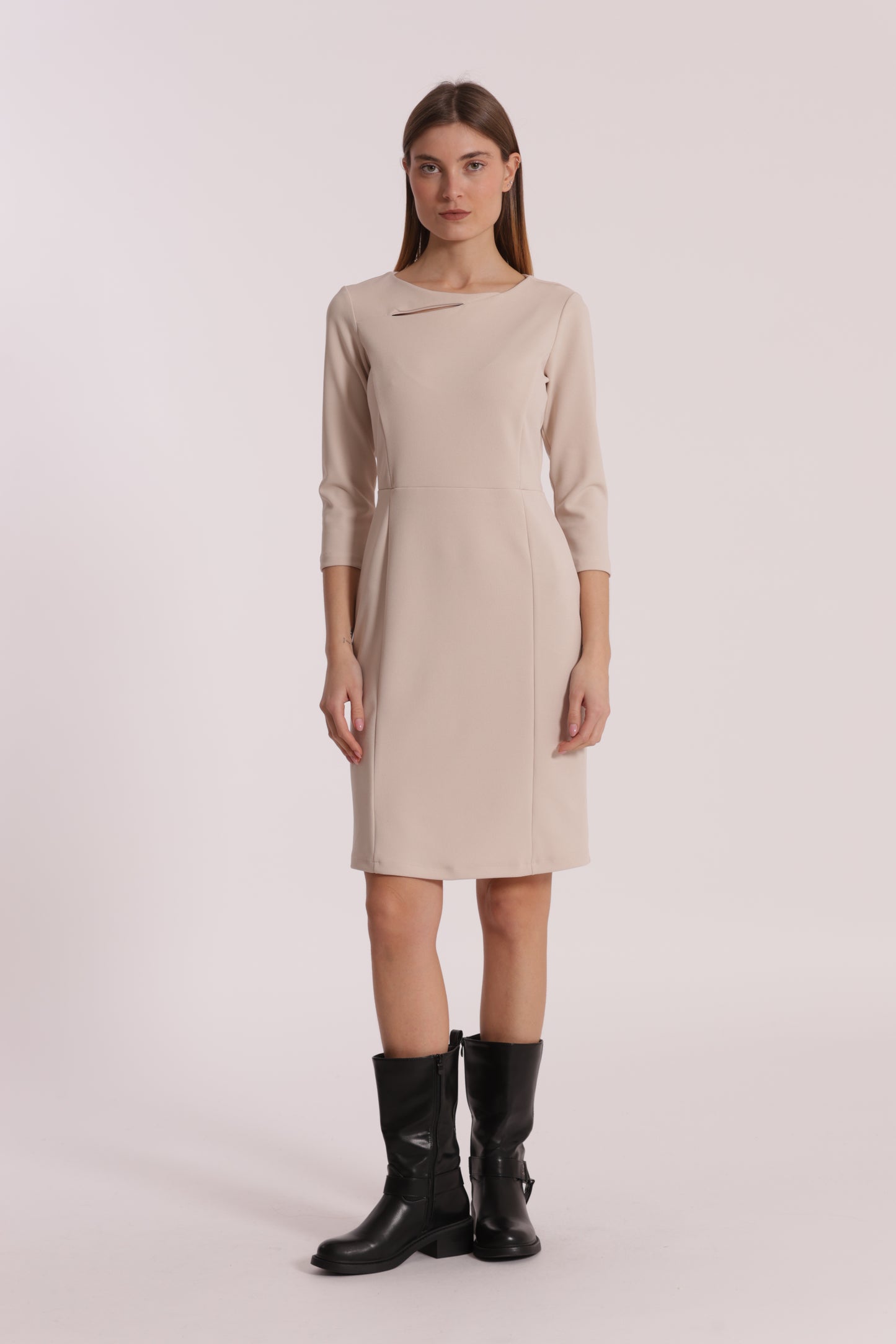 ABITO CORTO IN CREPE CON CUT OUT SU SPALLA