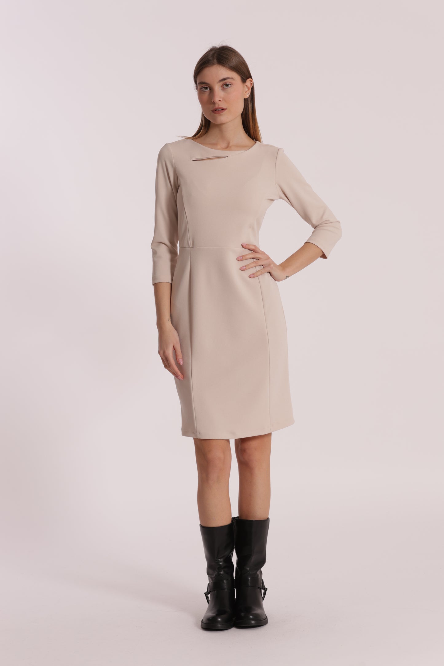 ABITO CORTO IN CREPE CON CUT OUT SU SPALLA