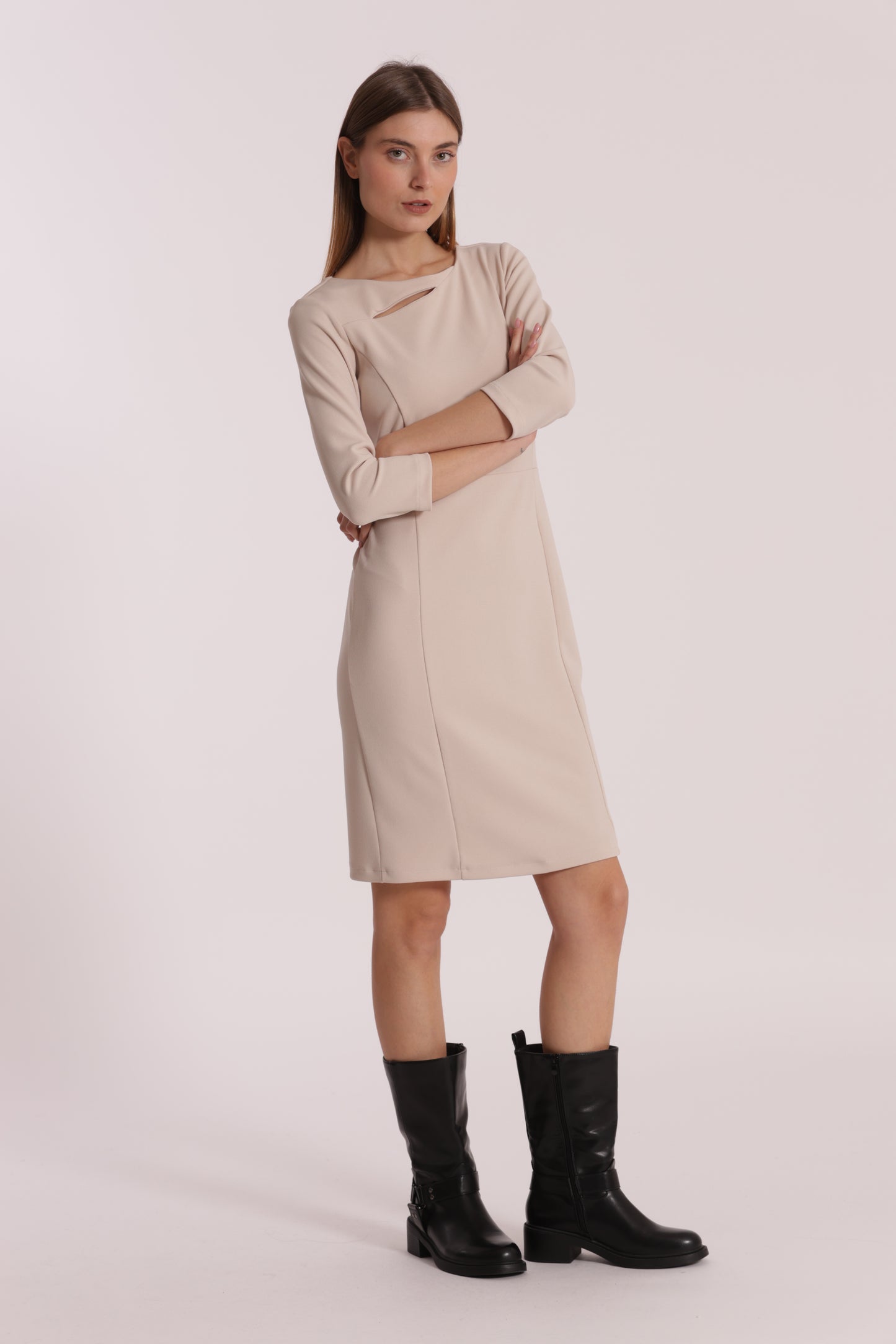 ABITO CORTO IN CREPE CON CUT OUT SU SPALLA