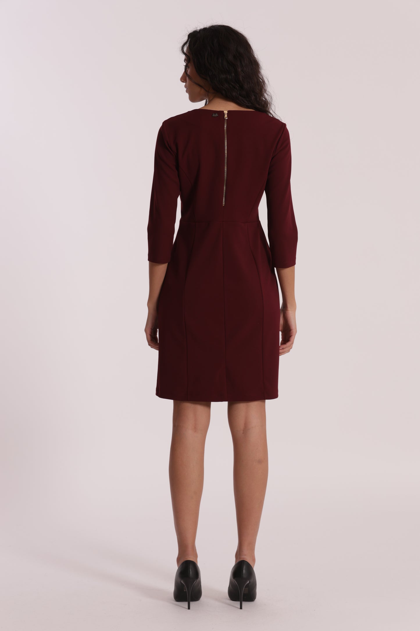 ABITO CORTO IN CREPE CON CUT OUT SU SPALLA