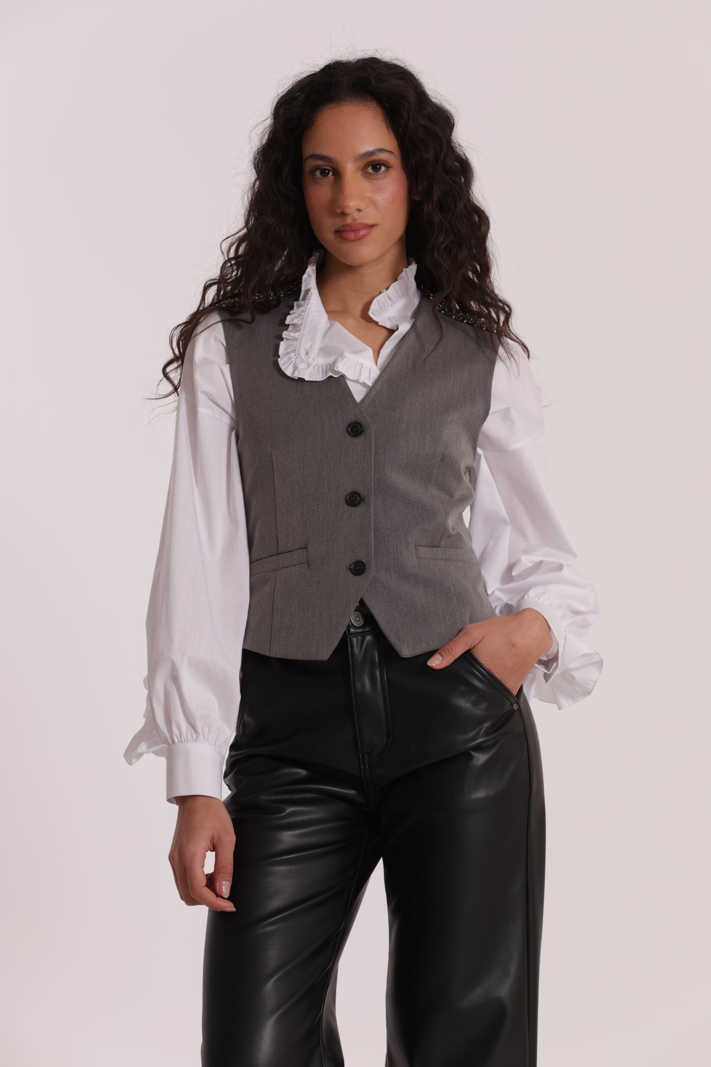 GILET CON PASSAMANERIA RICAMATA